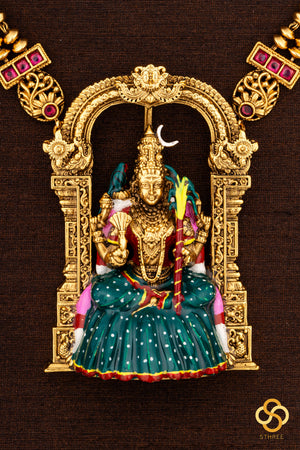 Kamakshi pendant in rettai-vari chain - Green
