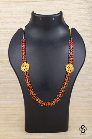 Lakshmi Mogappu with kemp stones