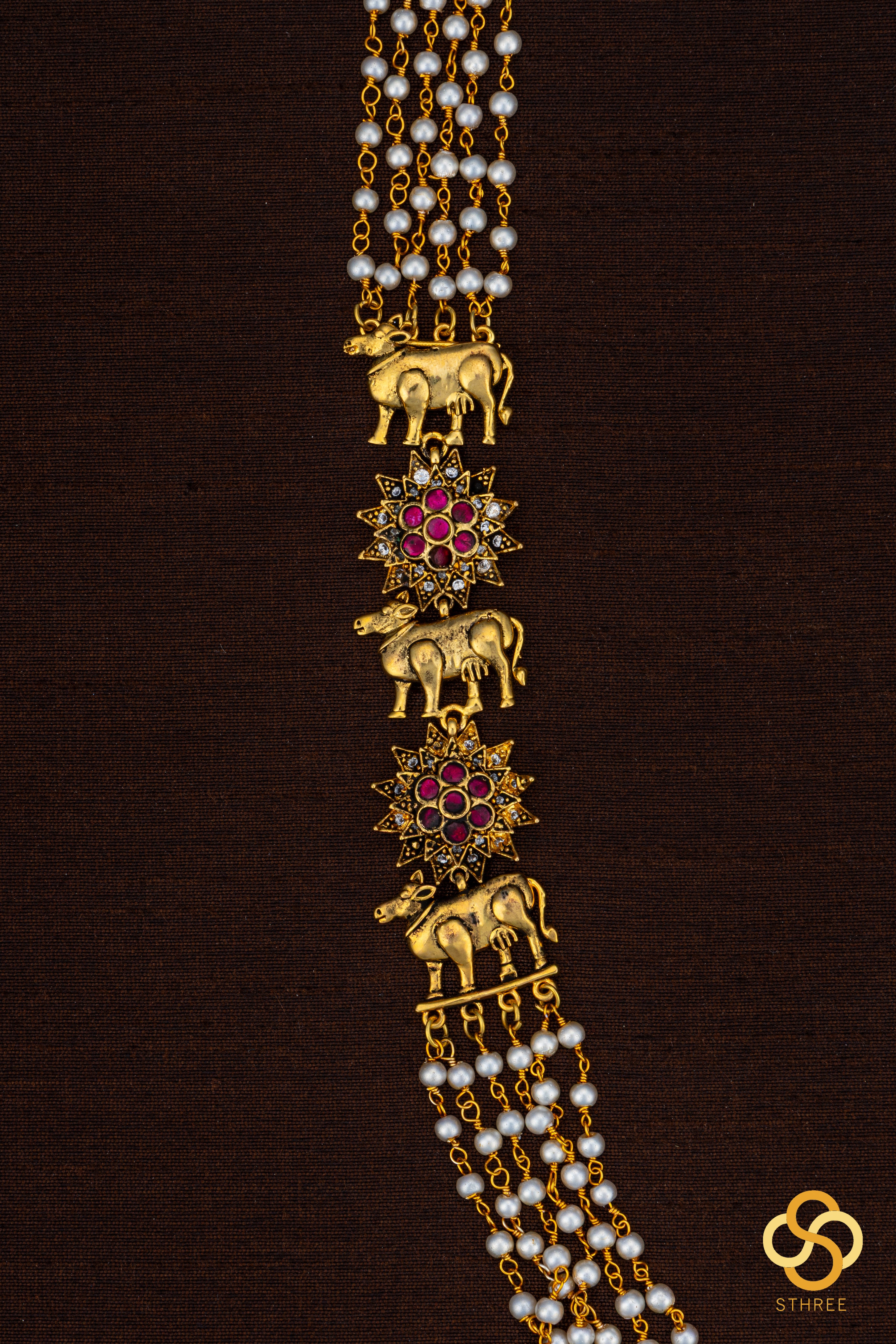 Pichwai mogappu with pearls