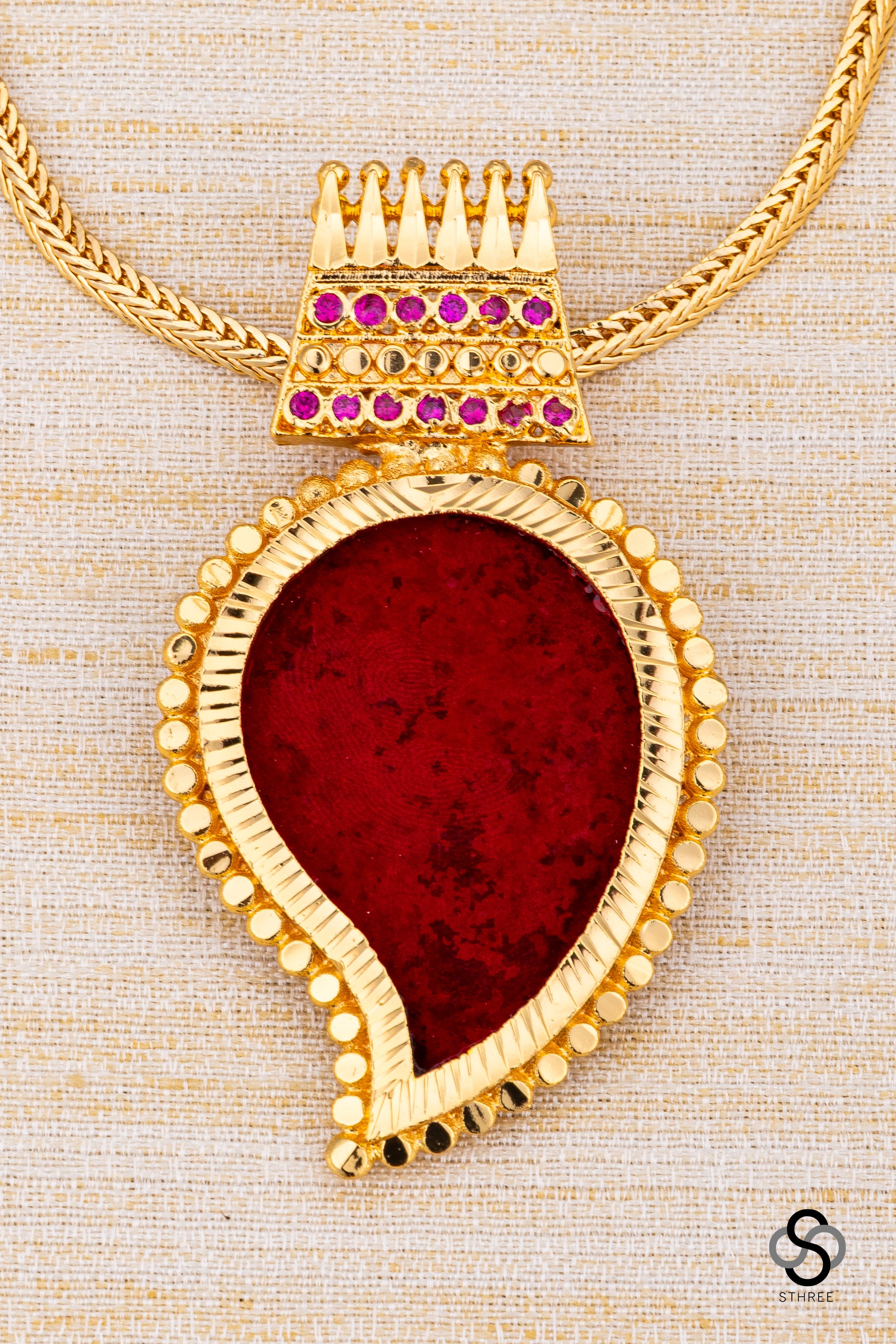 Manga pendent necklace - Ruby red