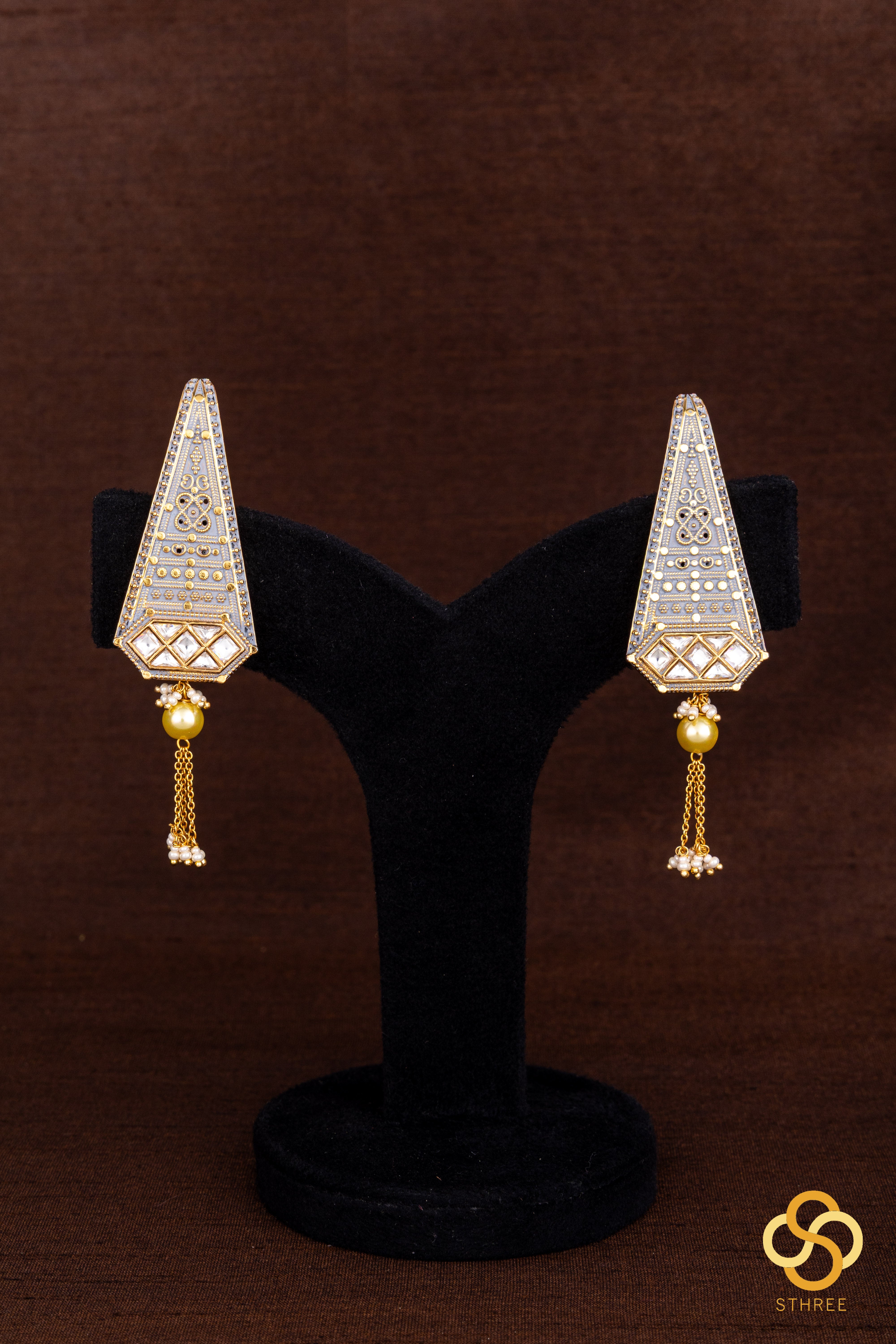 Rajwadi V pattern choker - Silver and gold two tone finish