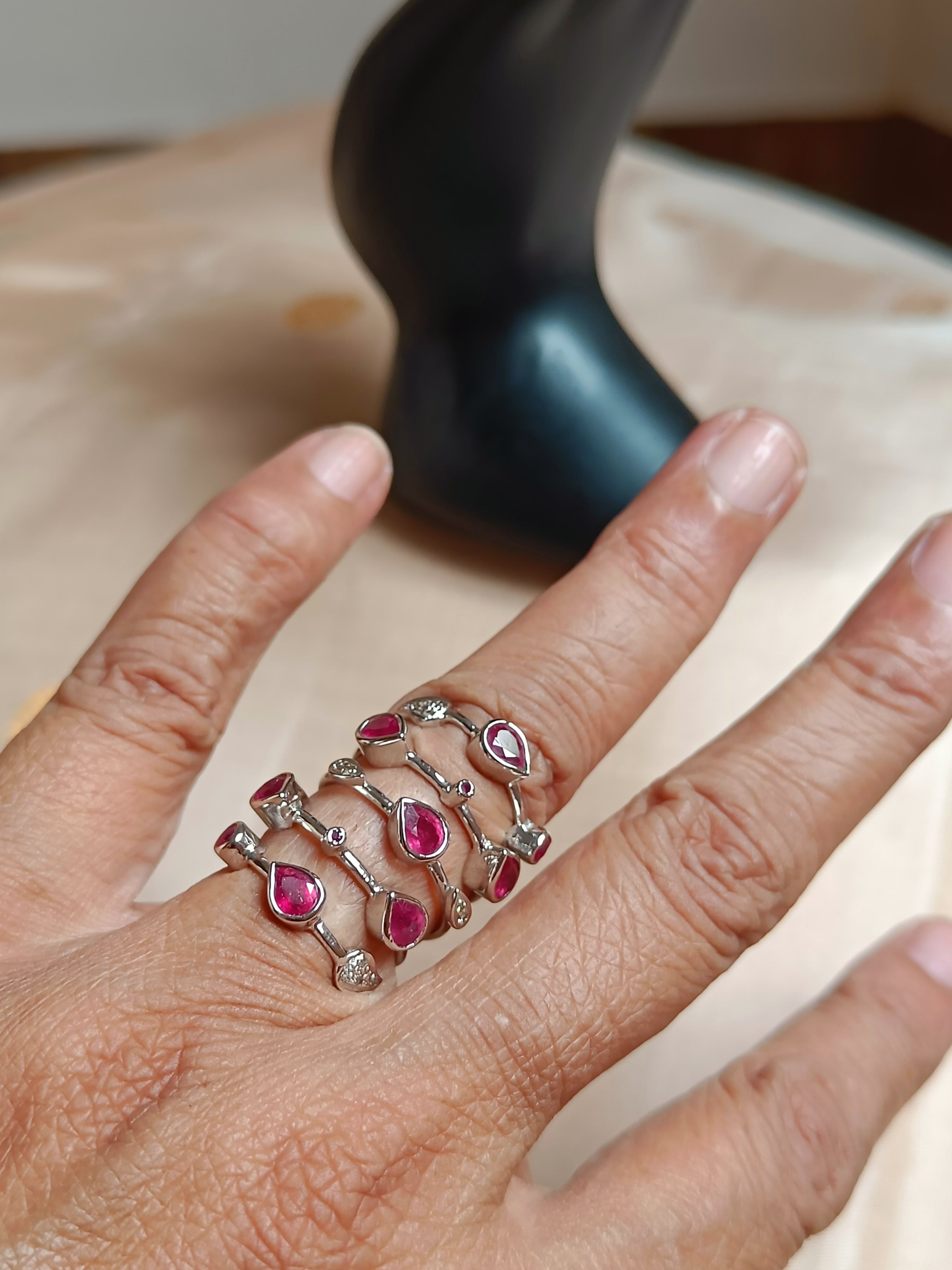 Spring ring - five lines, pure silver and rubies