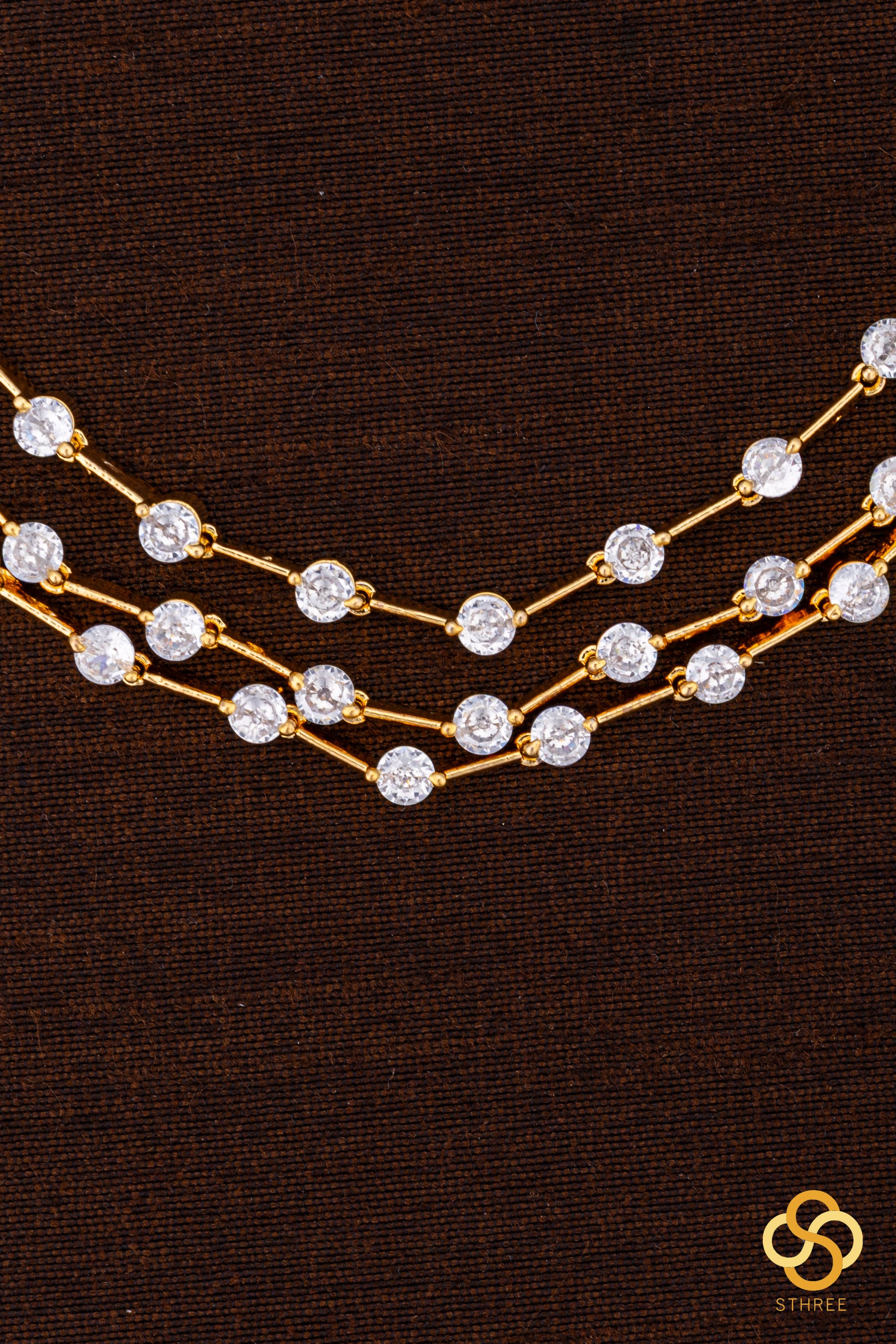Three liner diamond pattern necklace