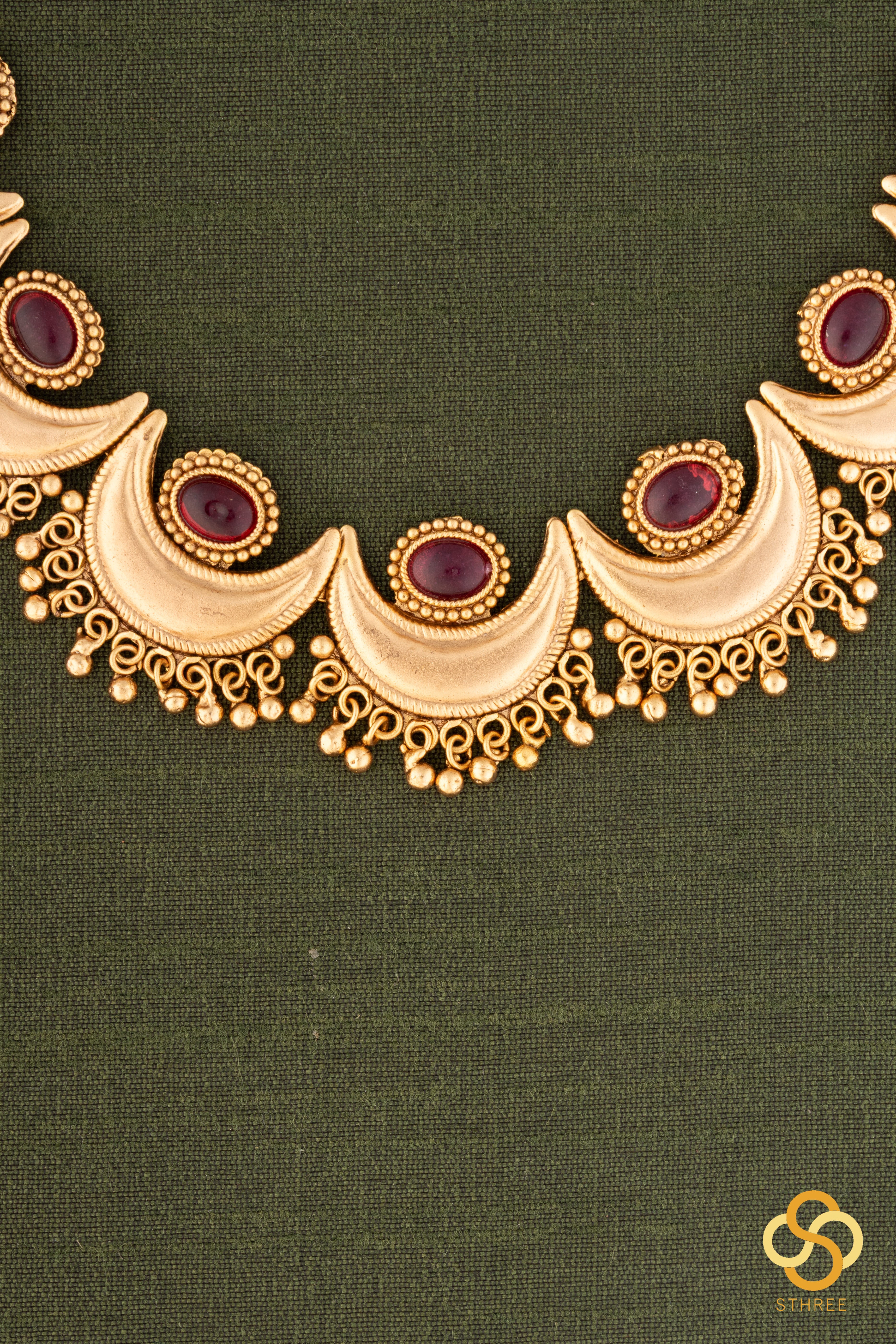 Chandbali gold matt necklace - Red