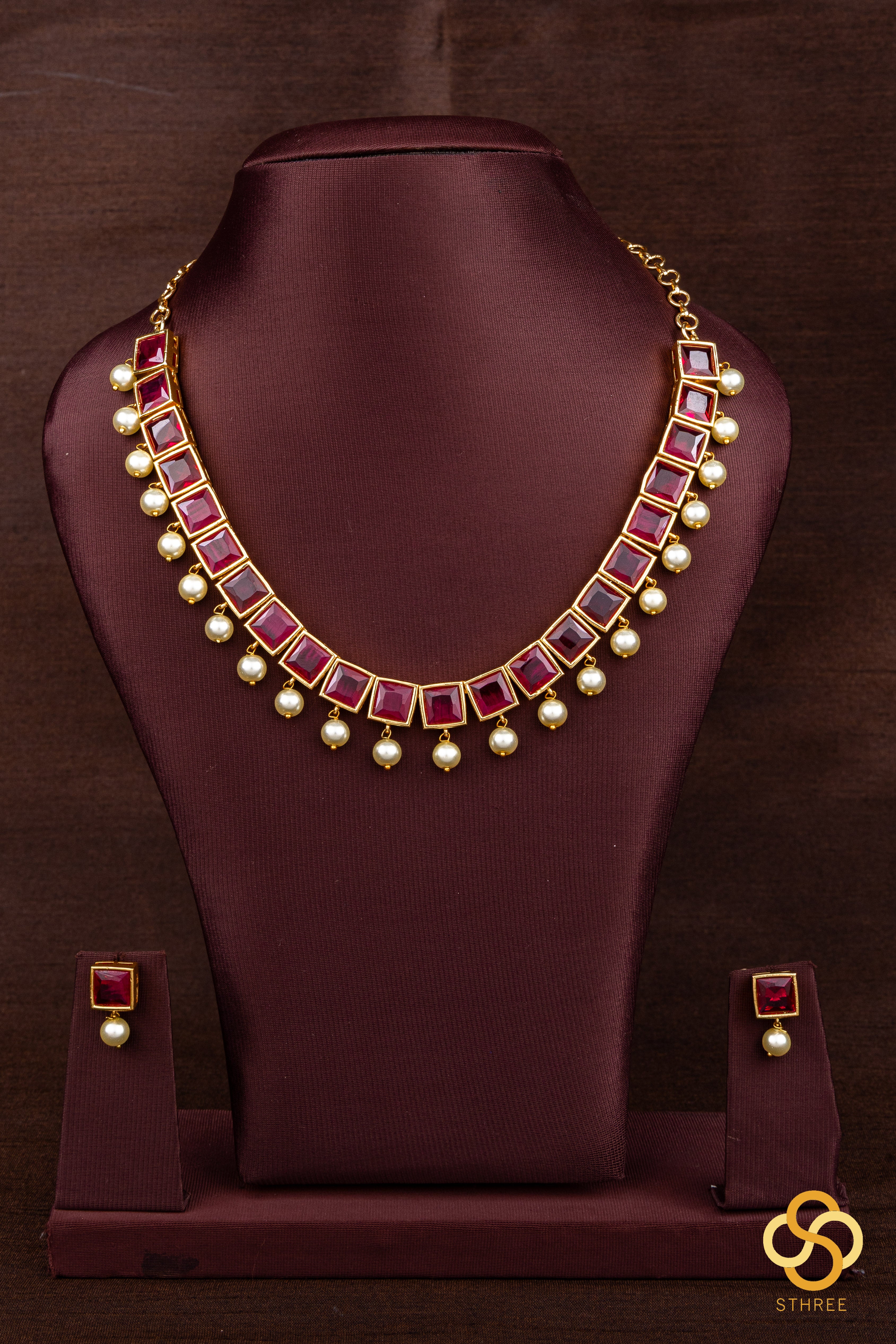 Square kemp with pearls  - Ruby red