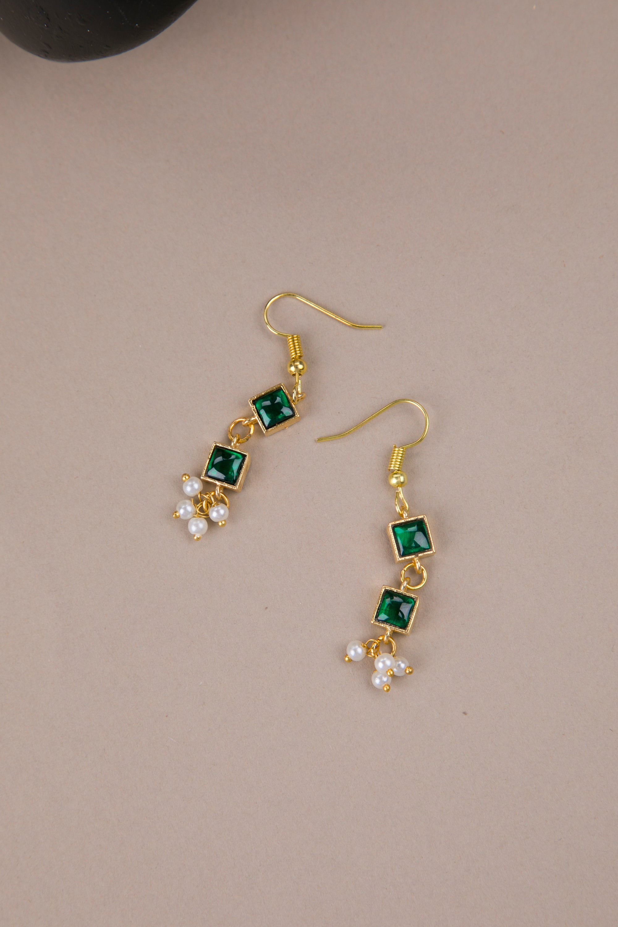Kundan Squares on a Thin Chain - Green