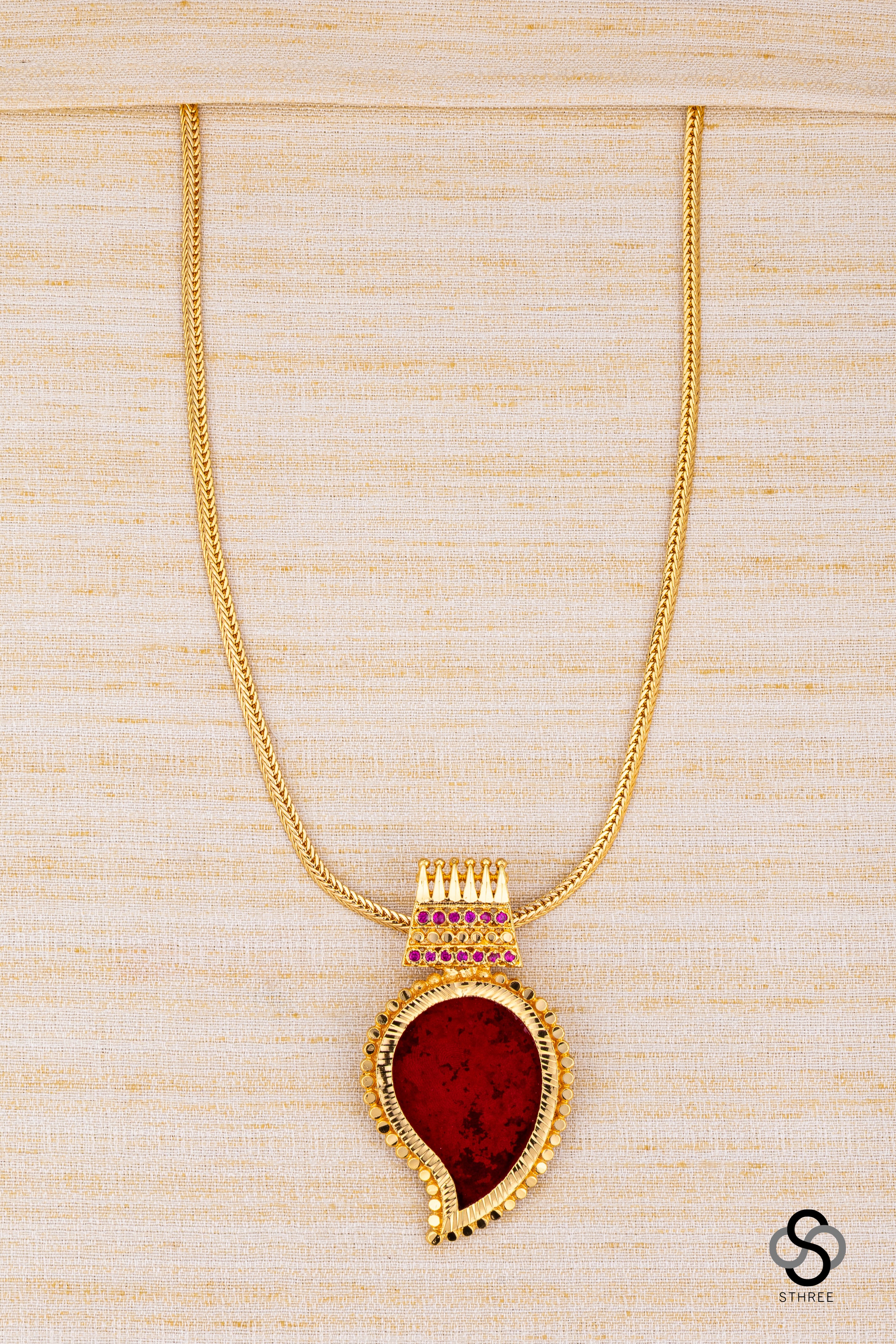 Manga pendent necklace - Ruby red