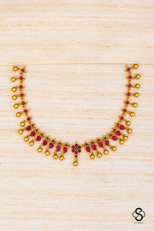 Kemp red necklace - Gold balls hangings