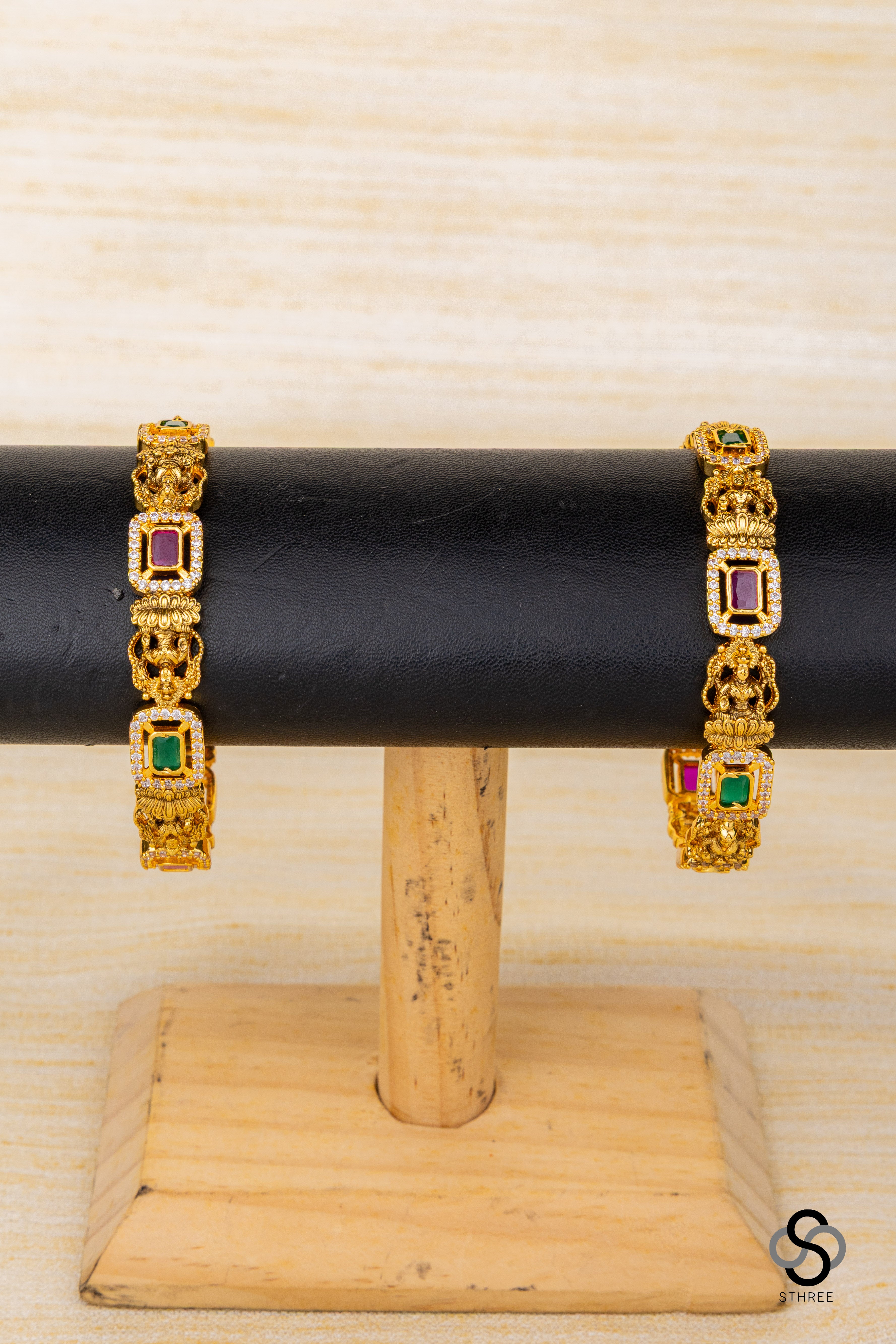 Lakshmi pendant with square kemp - Set of 2