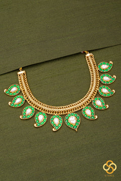 Manga Malai Set in a Spiral Chain - Emerald Green