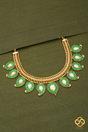 Manga Malai Set in a Spiral Chain - Emerald Green