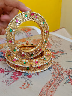 Gokhru - Single kada with kundan and pearls