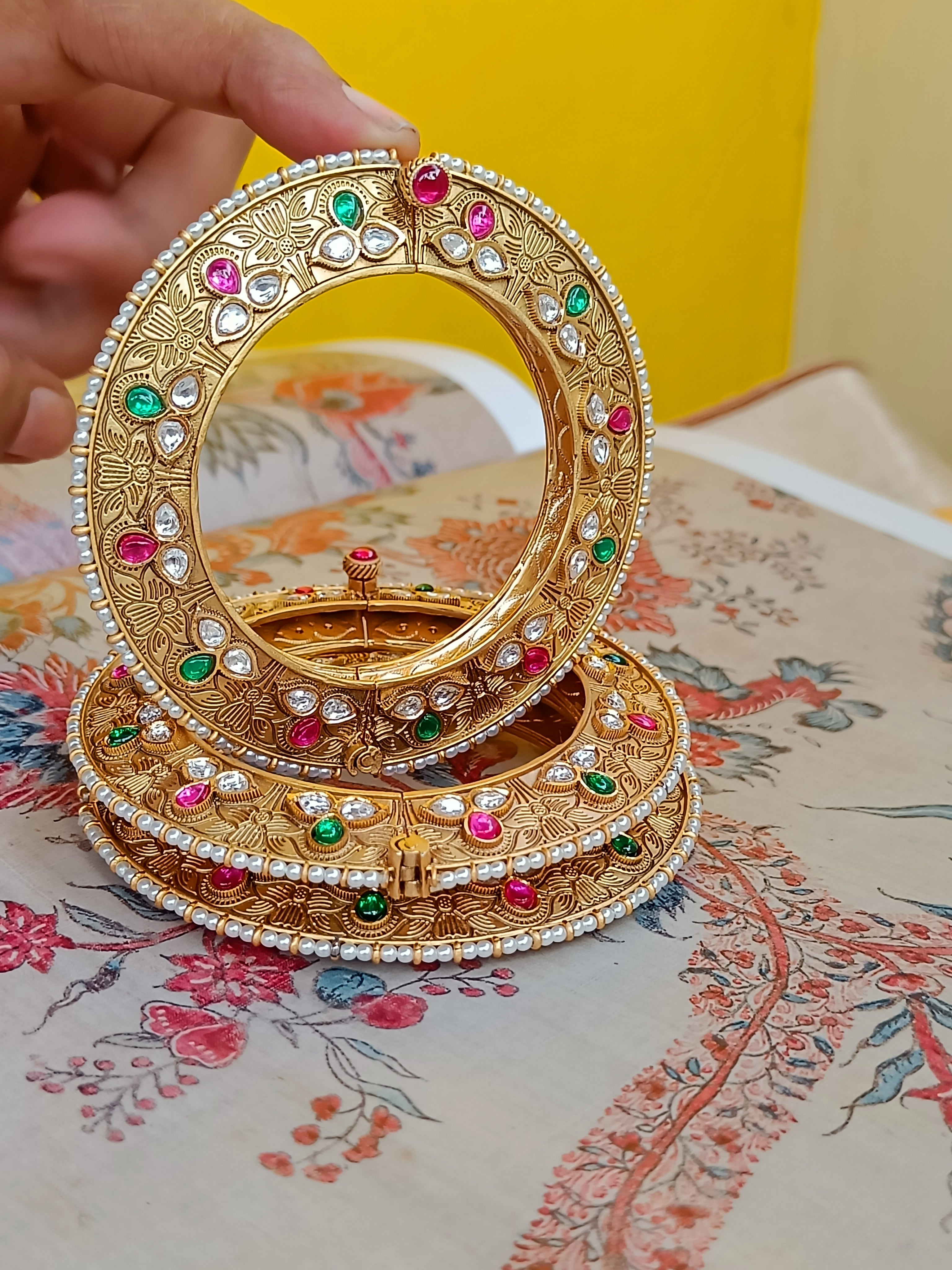 Gokhru - Single kada with kundan and pearls