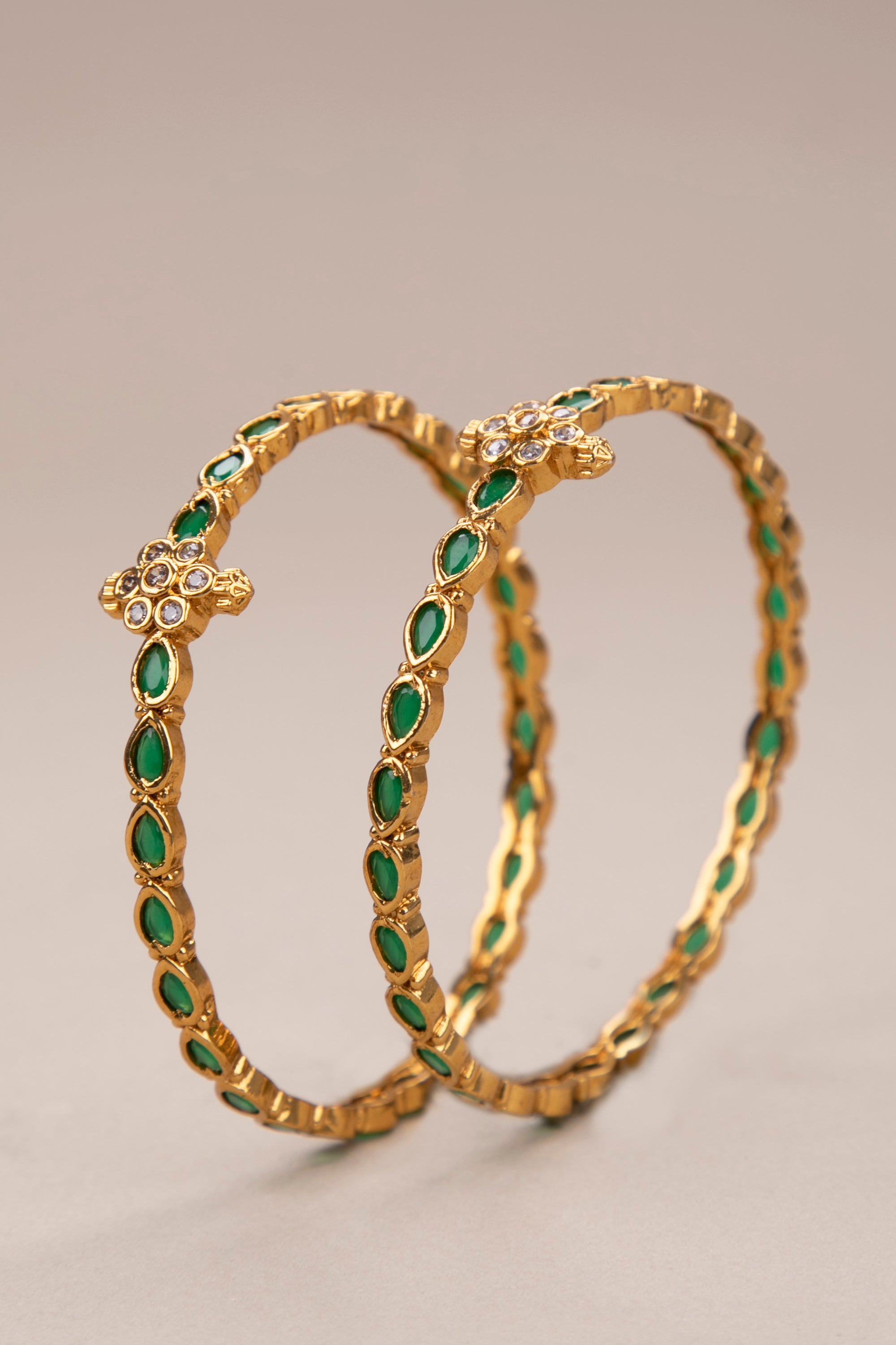 Slim kada with a diamond pattern mogappu - Emerald green