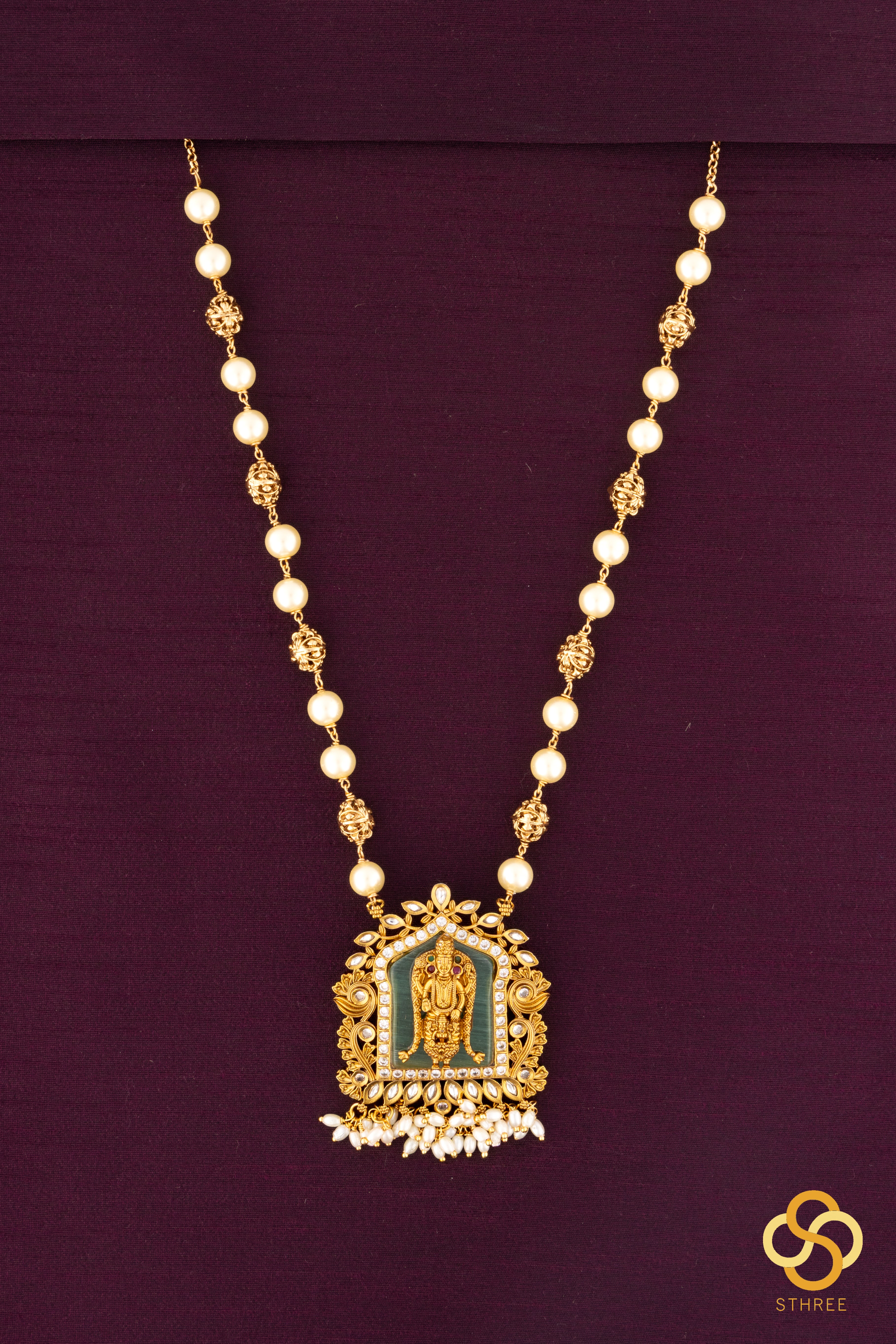 Balaji Pendant Neckpiece - Emerald green