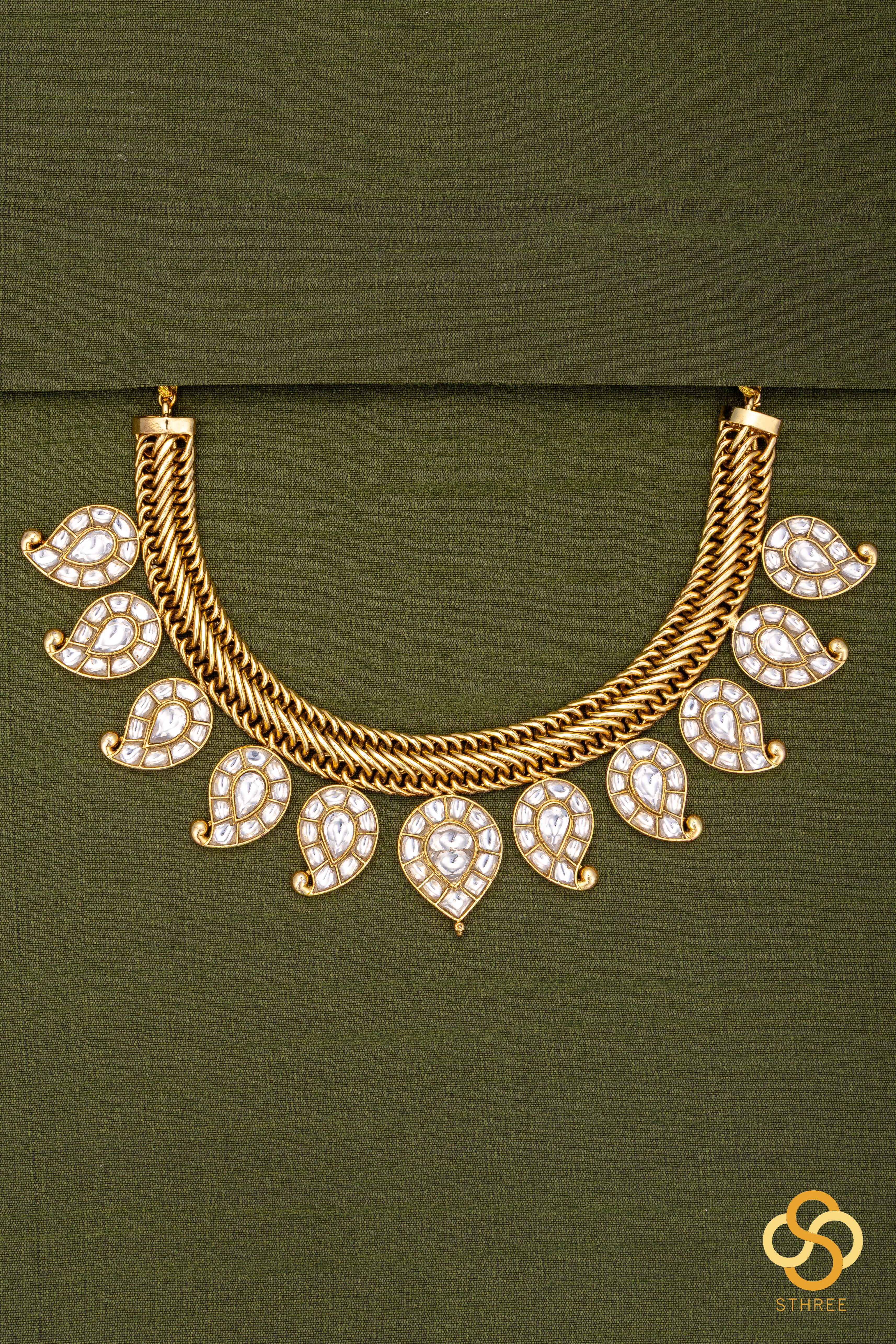 Manga malai set in a spiral chain - All white set
