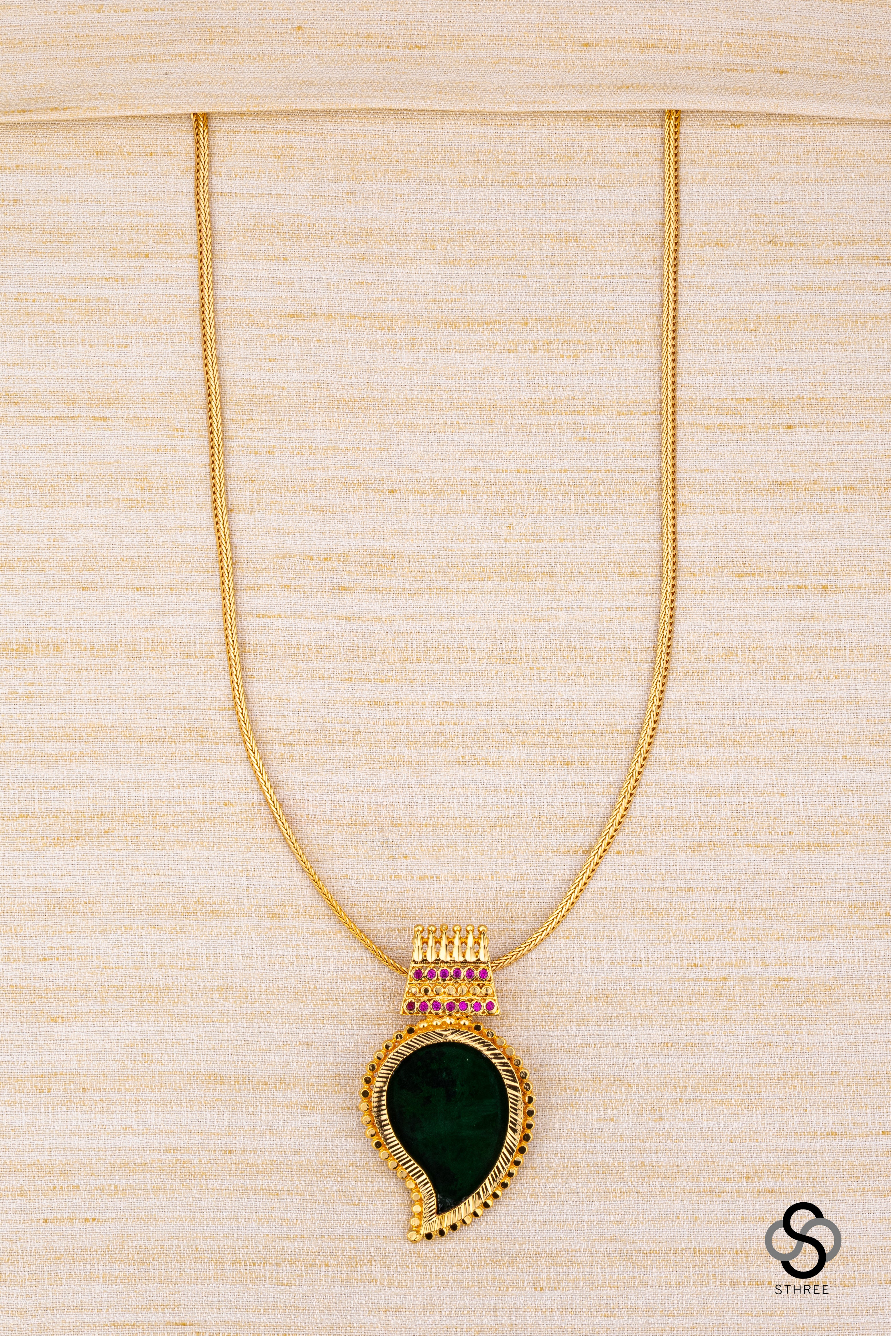 Manga pendent necklace - Emerald green