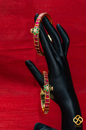 Antique Jadau kundan bangles- Ruby red with Green mogappu