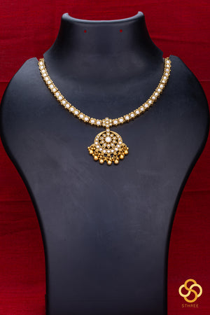 Pavizhamalli addigai - uncut kemp white stones
