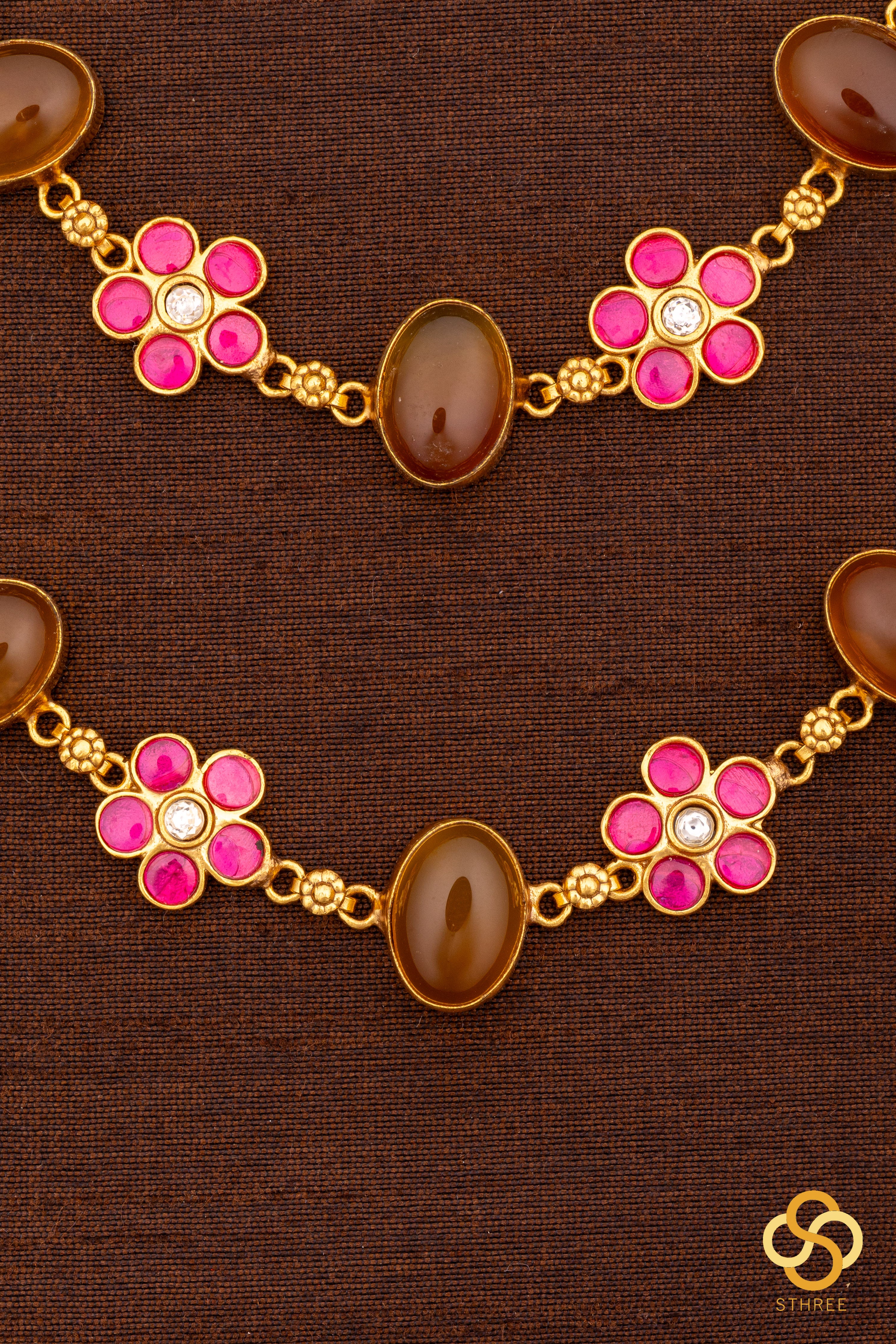Layered cabochon and kemp necklace - Citrine yellow