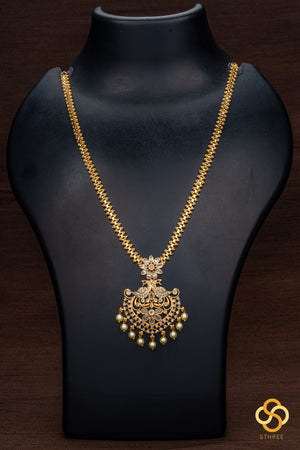 Peacock neckpiece with pearls