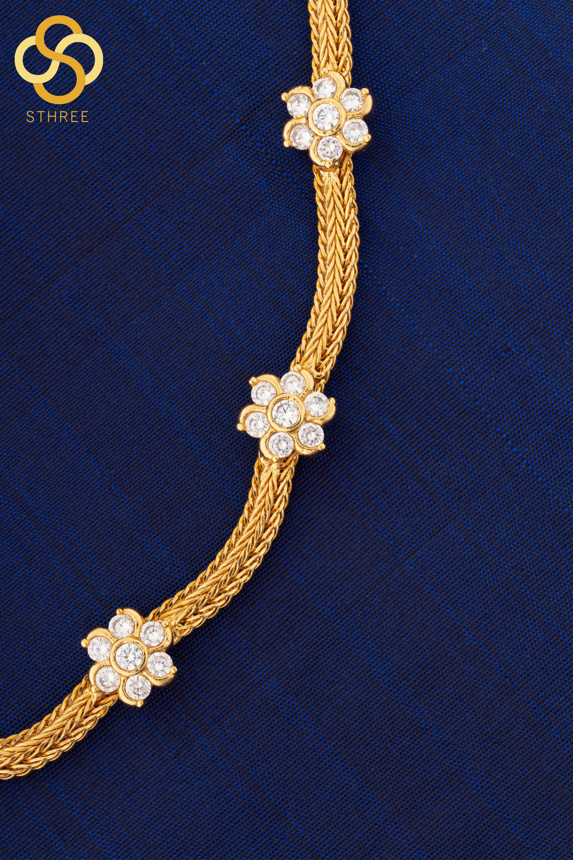 Aympon - The Classic Seven Stone Flower Choker