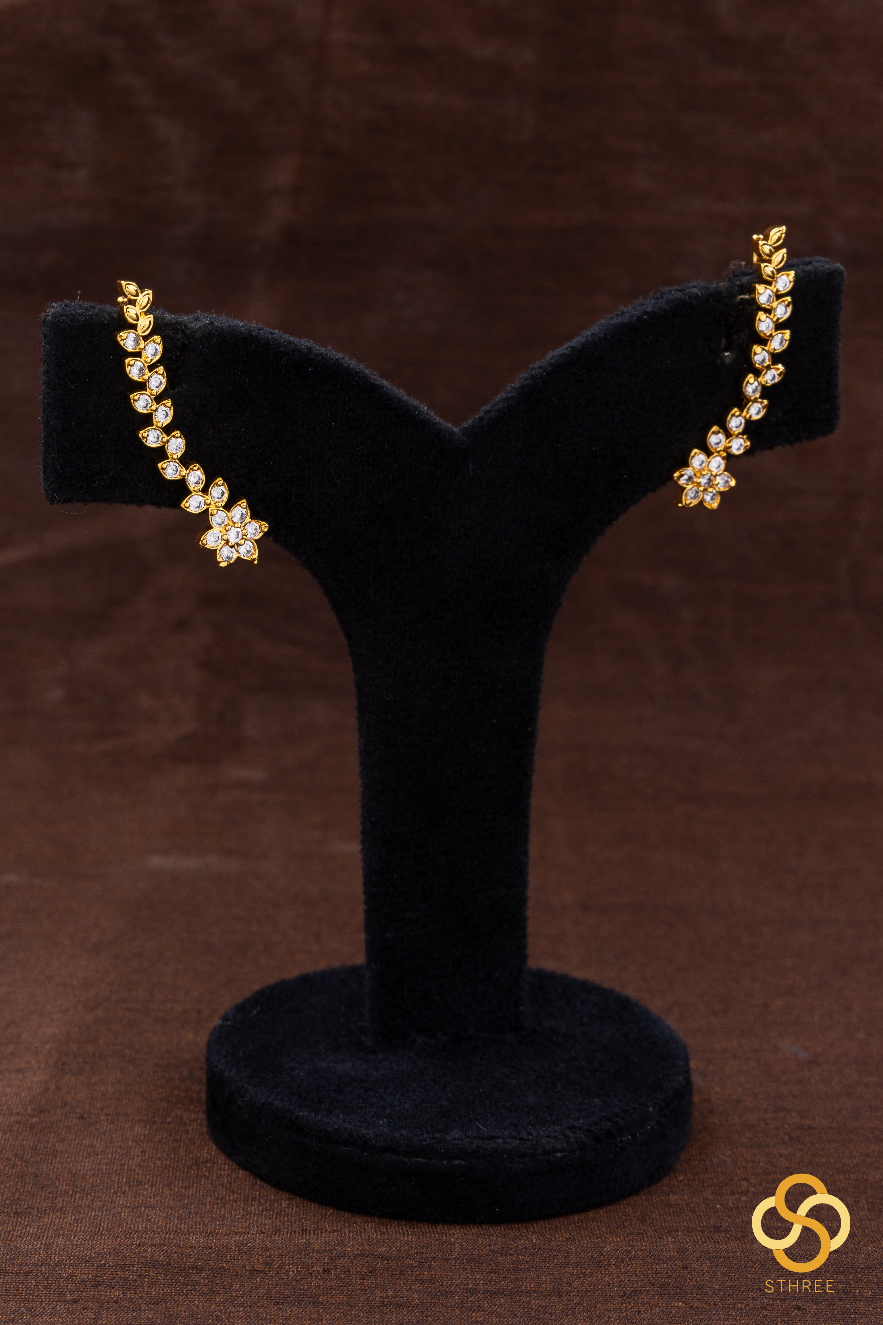 Aympon Ear Cuff - All white
