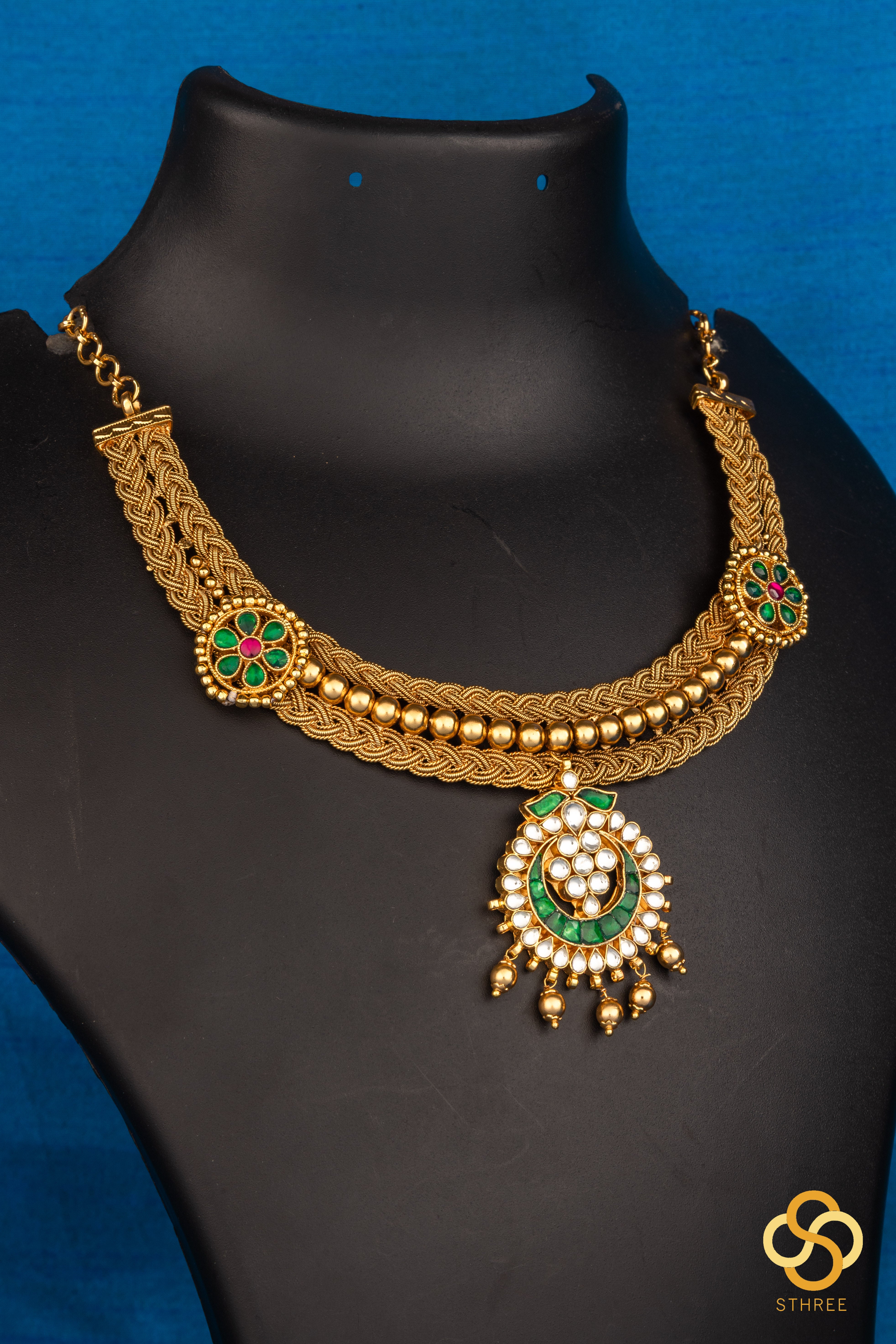 Hasli - Jadau kundan mogappu and pendant - Green