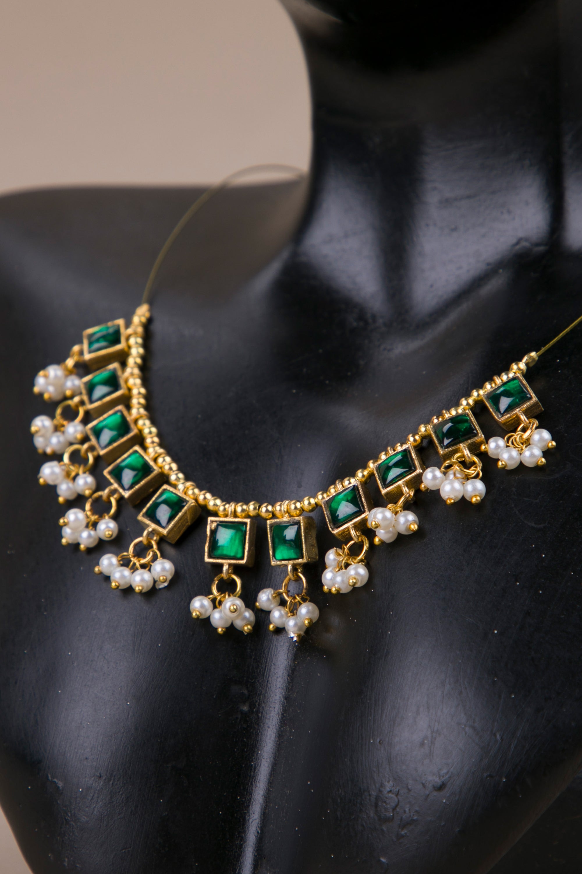 Kundan Squares on a Thin Chain - Green
