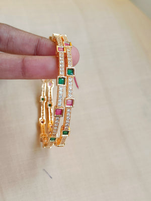 Diamond pattern with red and green squares