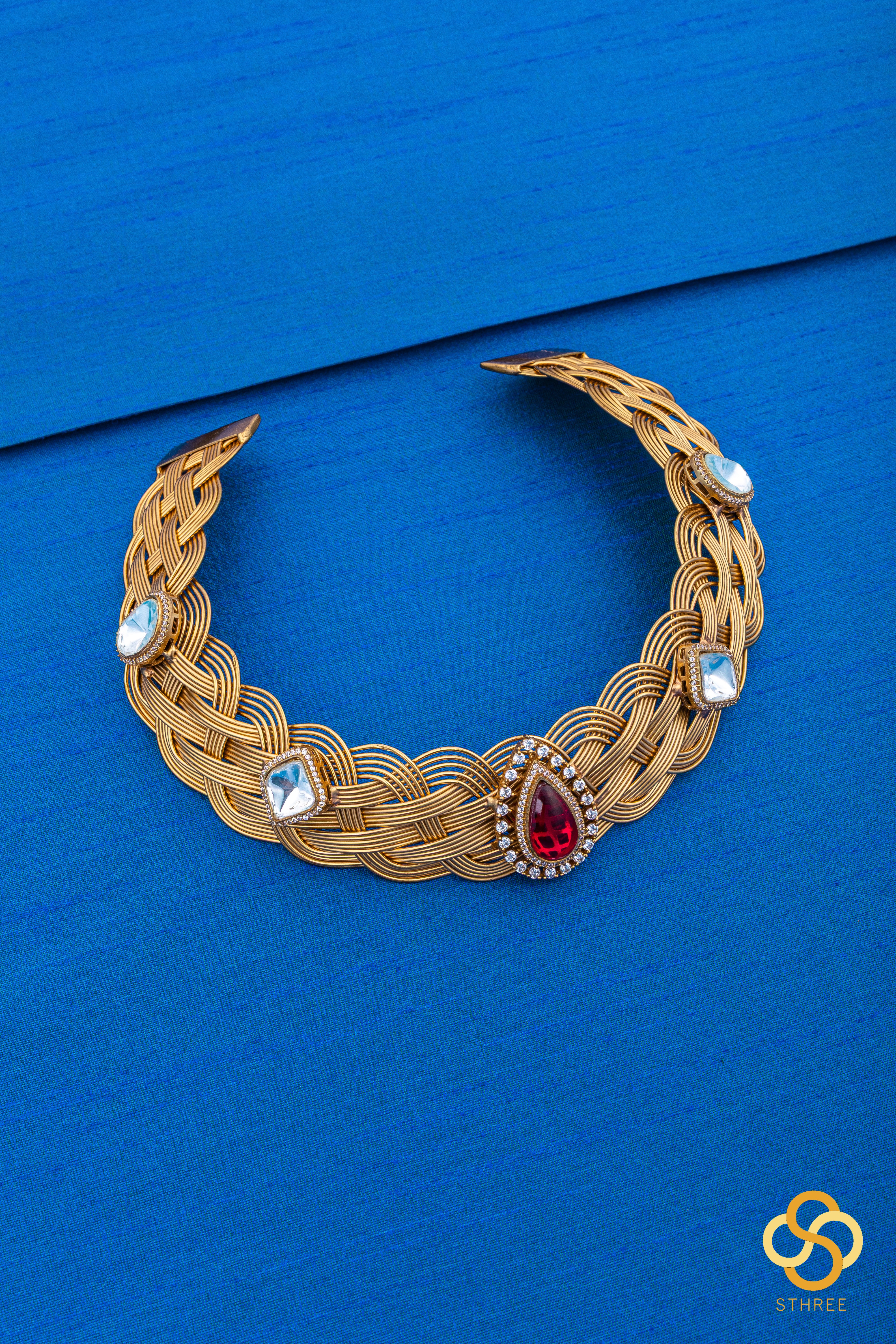 Braid Hasli - Kundan Mogappu, Red Centerpiece