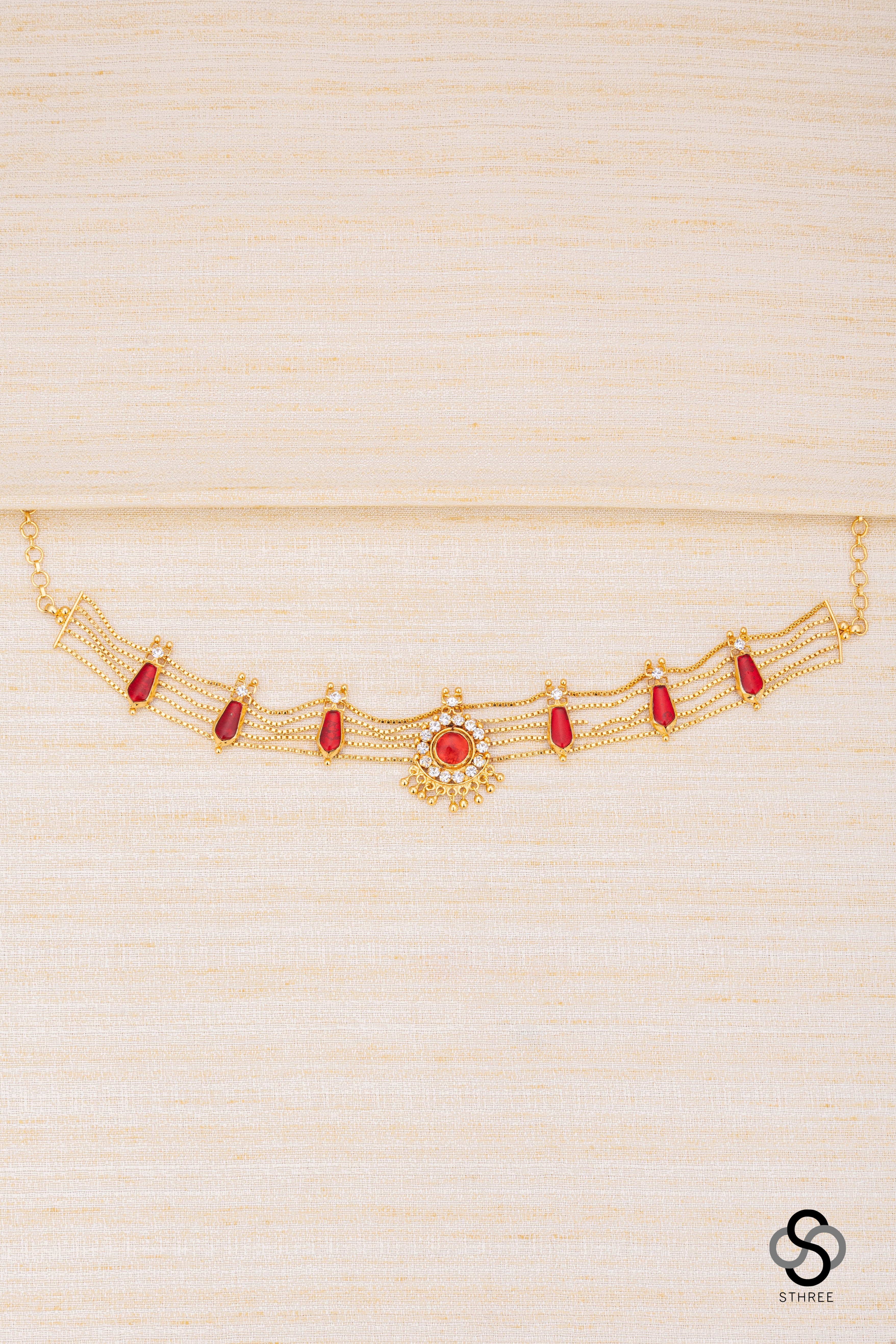 Traditional kemp choker in Ruby red
