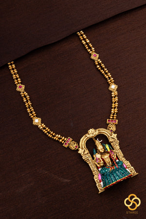 Kamakshi pendant in rettai-vari chain - Green