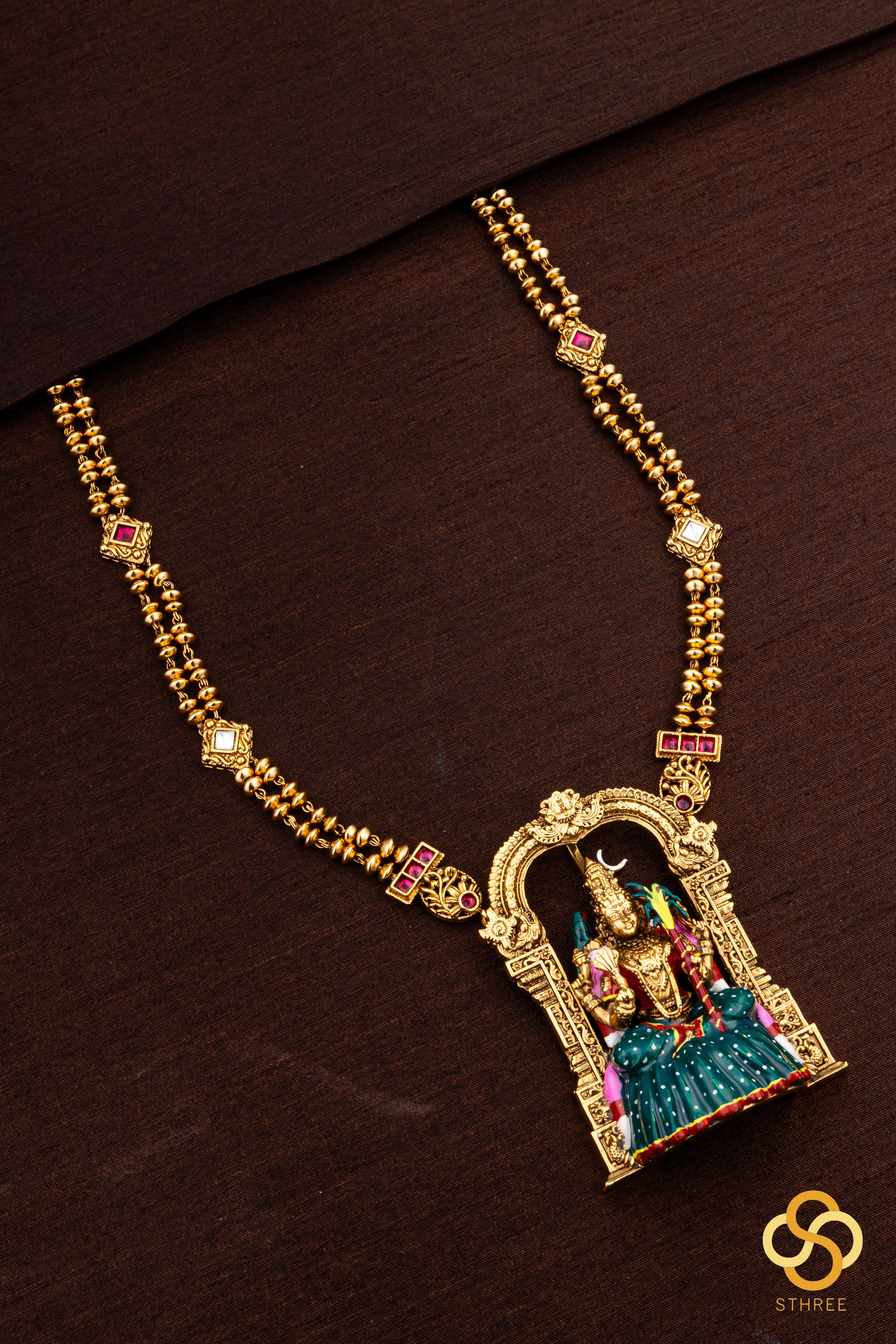 Kamakshi pendant in rettai-vari chain - Green