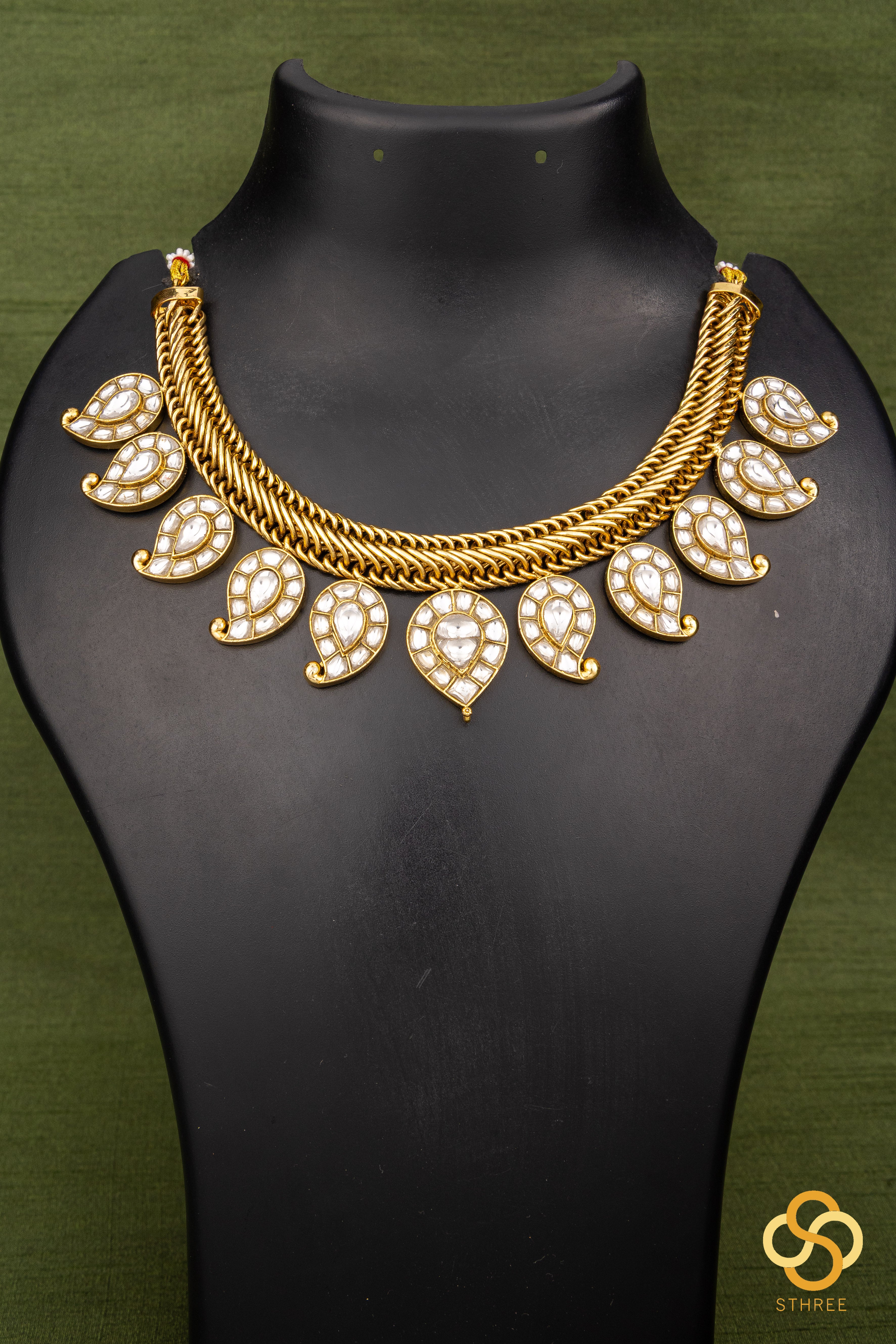 Manga malai set in a spiral chain - All white set