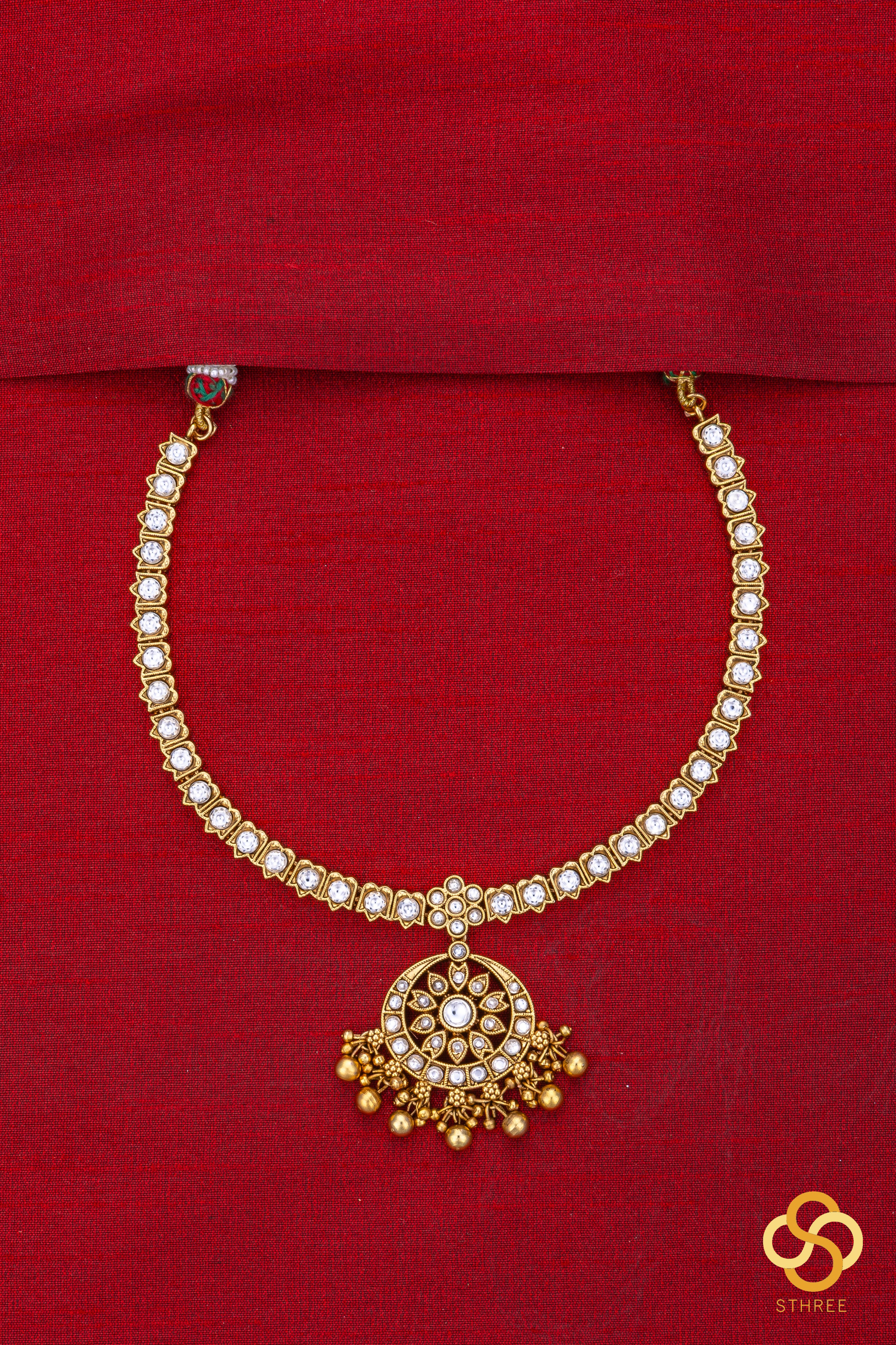 Pavizhamalli addigai - uncut kemp white stones