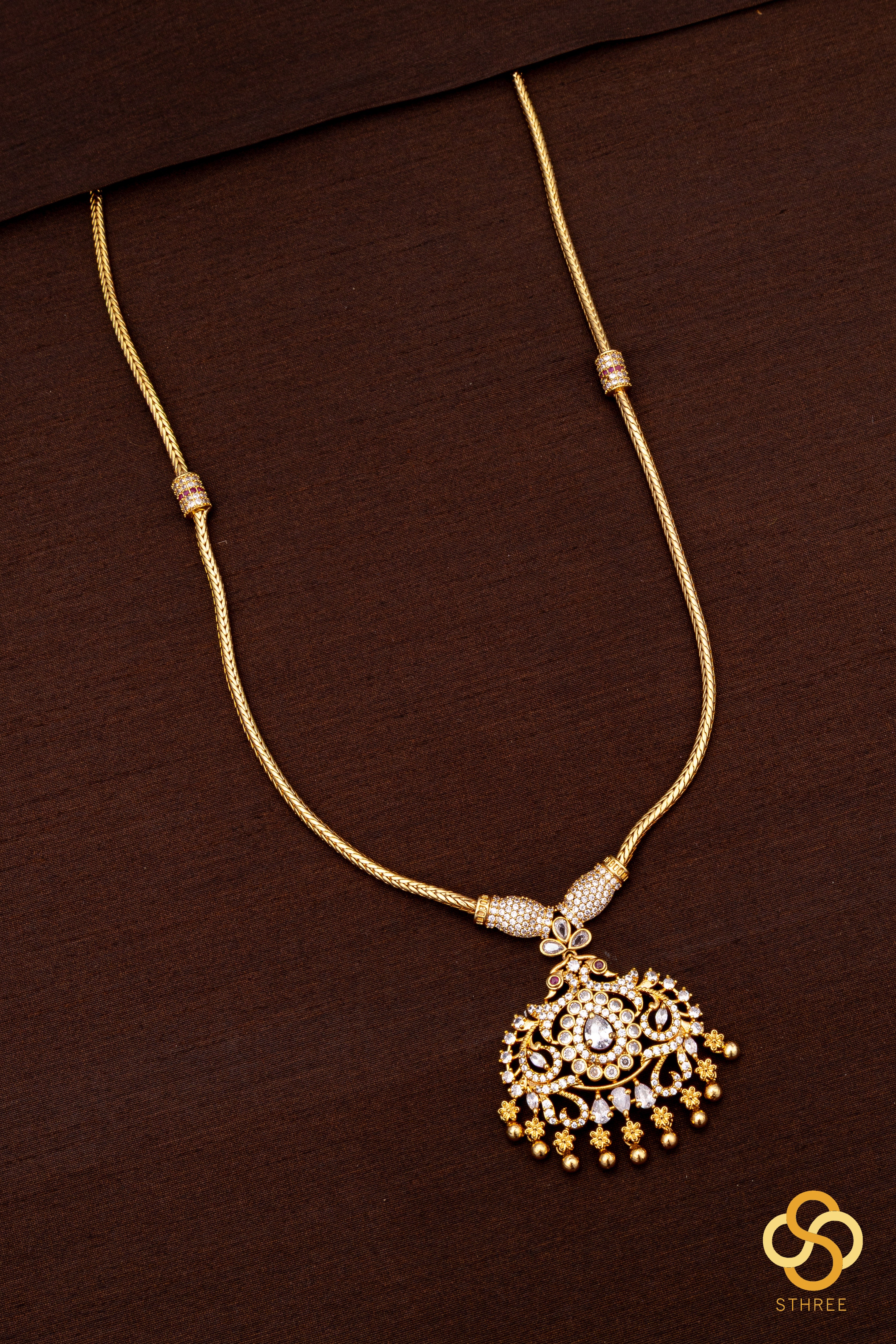 Long ettupidi chain with saradu