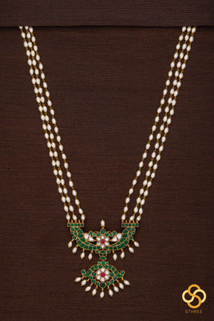 Three liner pearls with Emerald green pendant