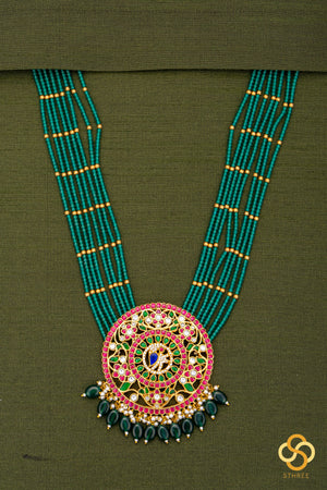 Emerald Green (8 liner) with Rakkodi Pendant