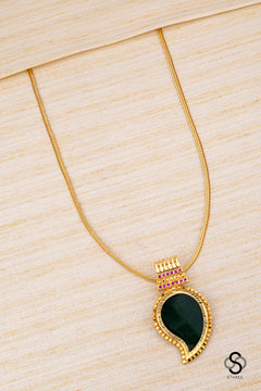 Manga pendent necklace - Emerald green