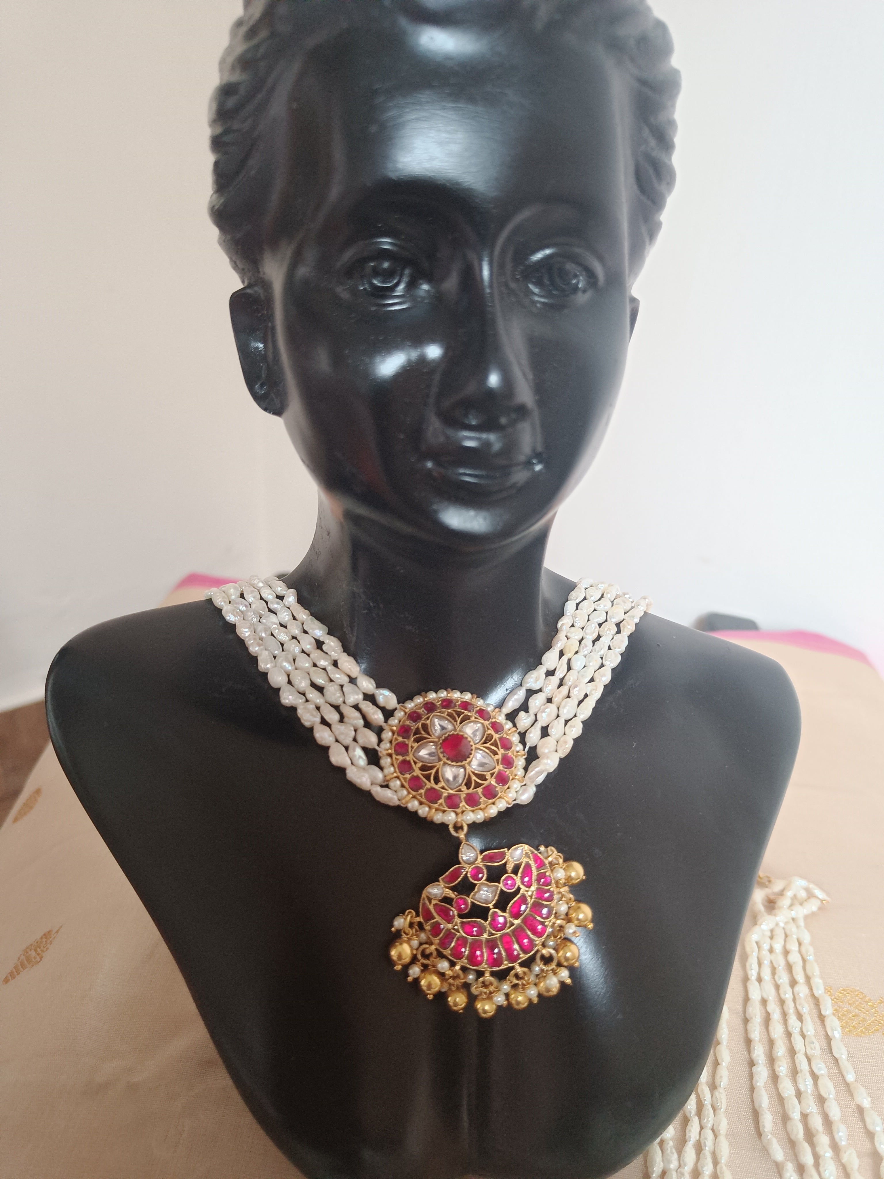 Fresh water pearls choker - Kemp red