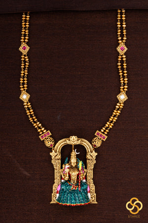 Kamakshi pendant in rettai-vari chain - Green
