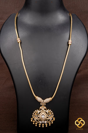 Long ettupidi chain with saradu