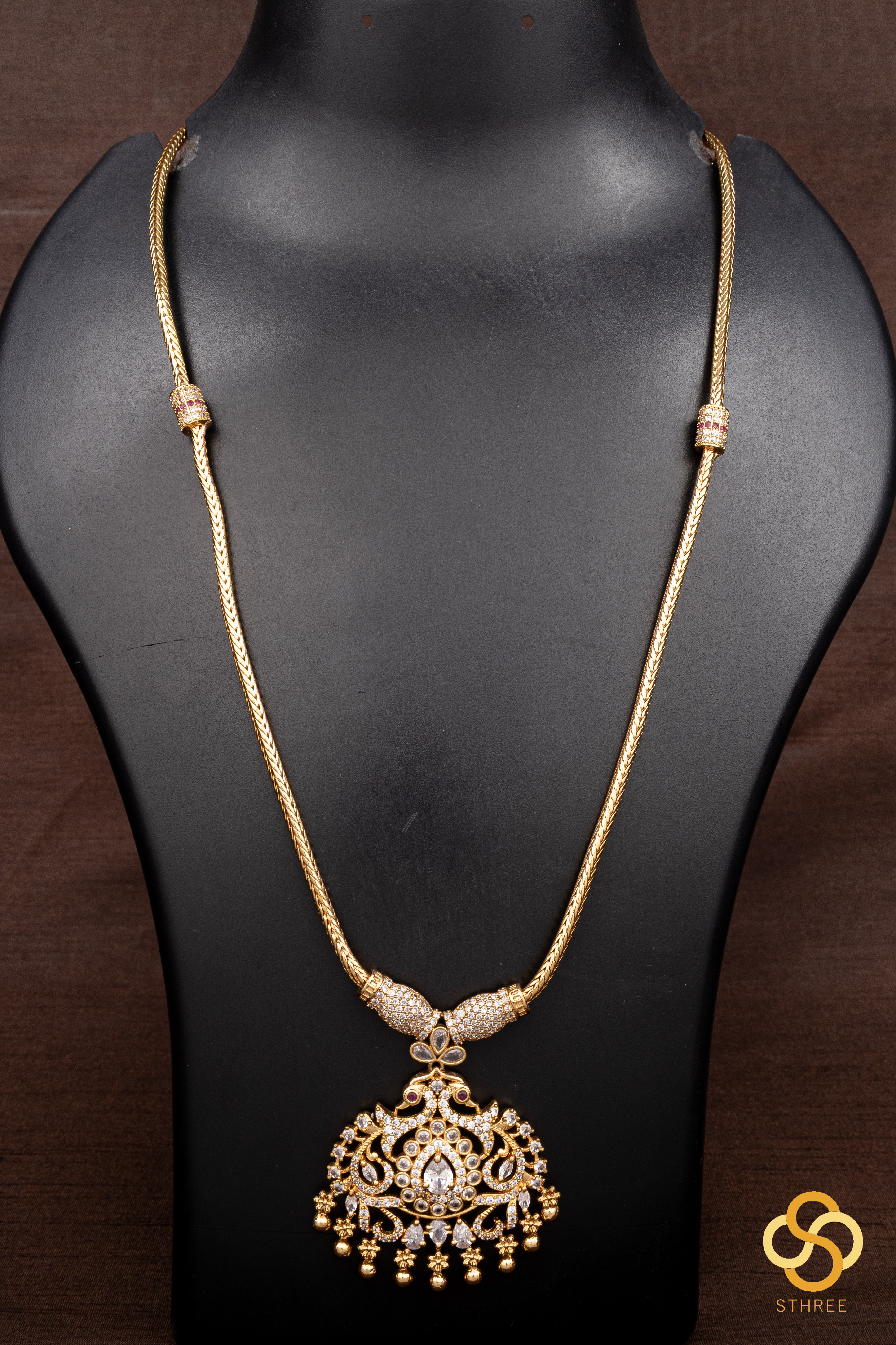 Long ettupidi chain with saradu