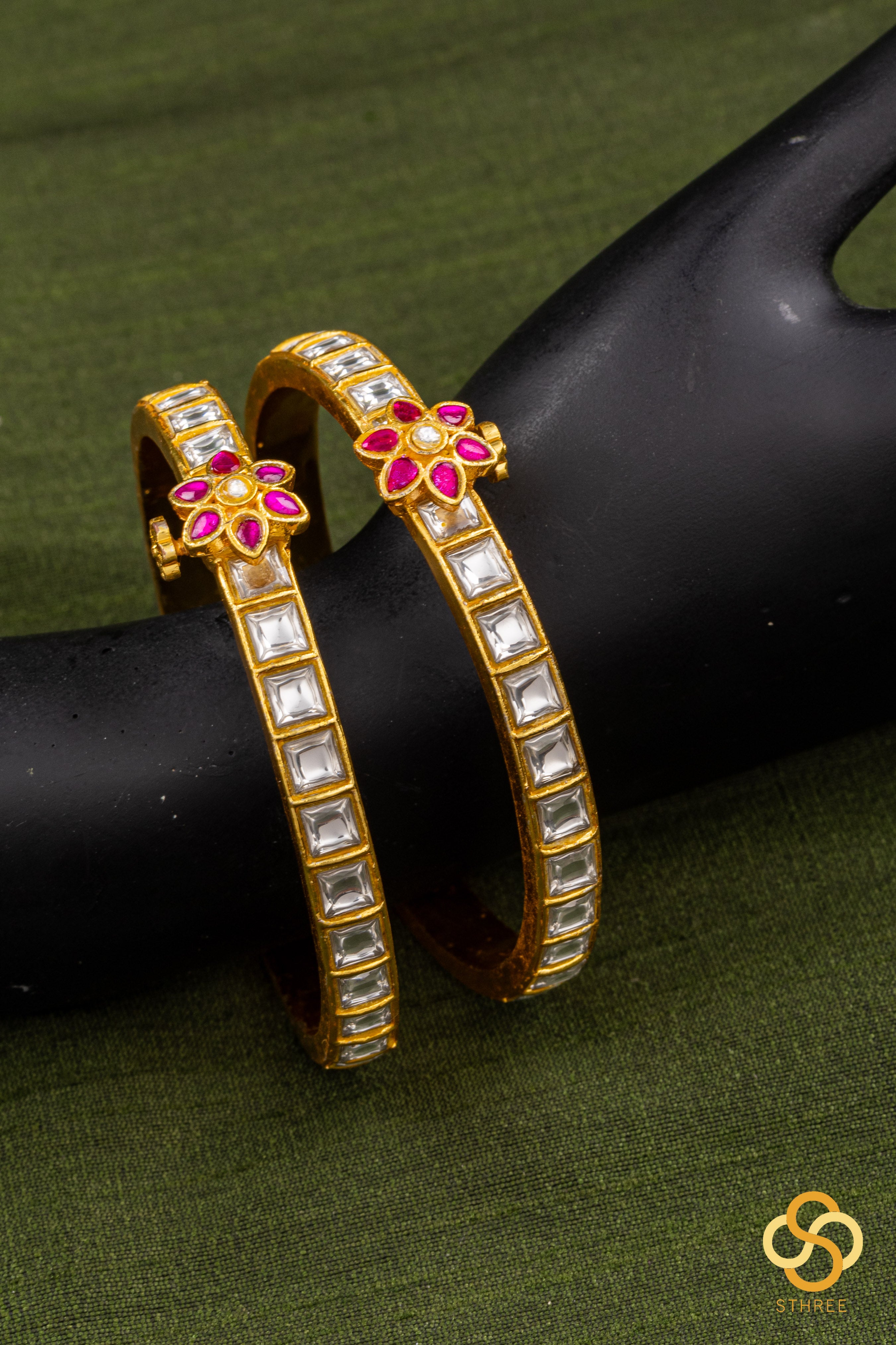 Antique Jadau kundan bangles- Kemp mogappu and uncut white