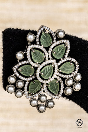 Pastel Green earrings with pearls