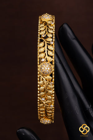 Leaf pattern with  zircon bangle - Set of 2