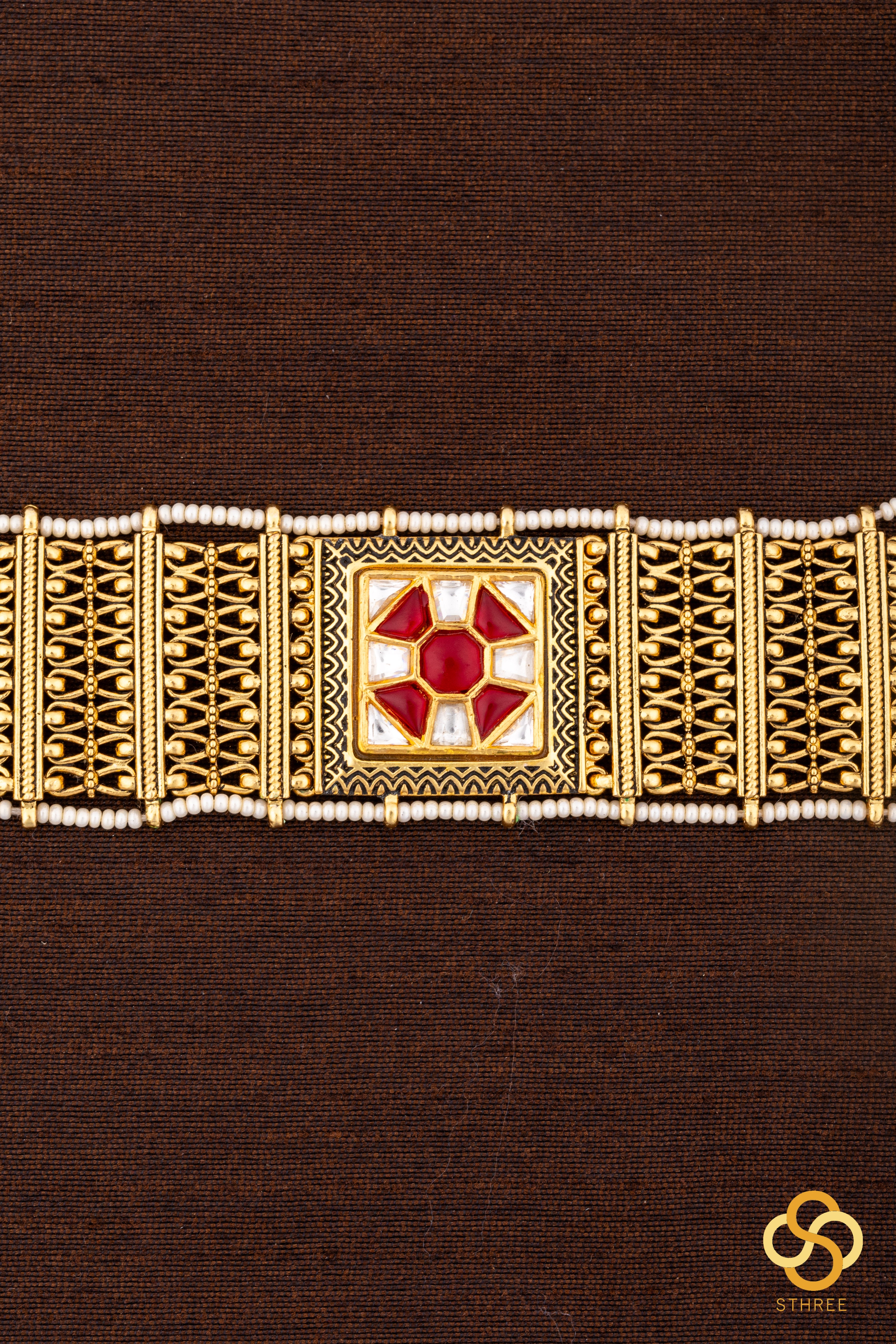 Rajwadi choker with a square pendant