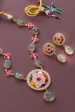 Emerald green cabachon necklace set with Navarathna pendant