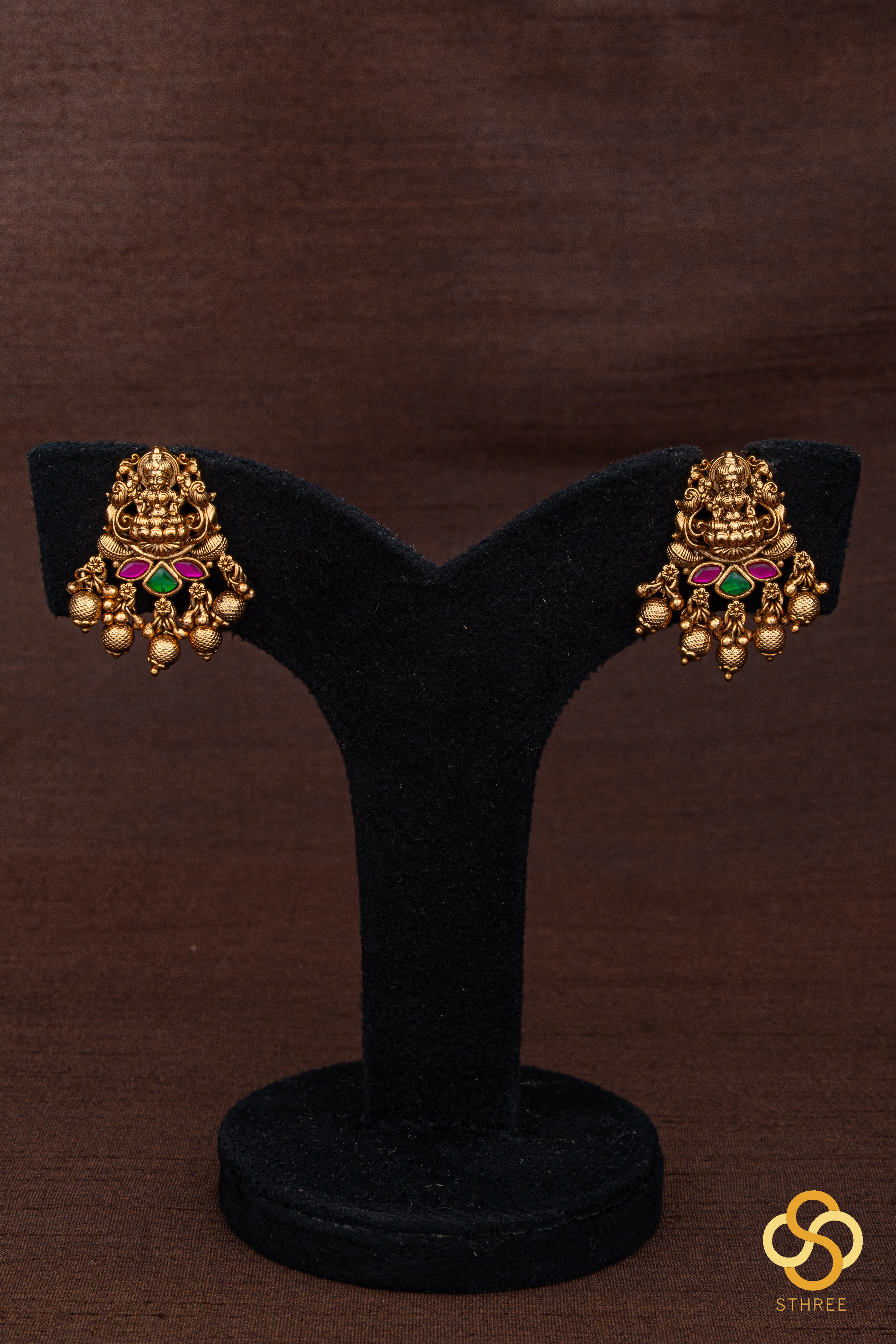 Lakshmi pendant choker